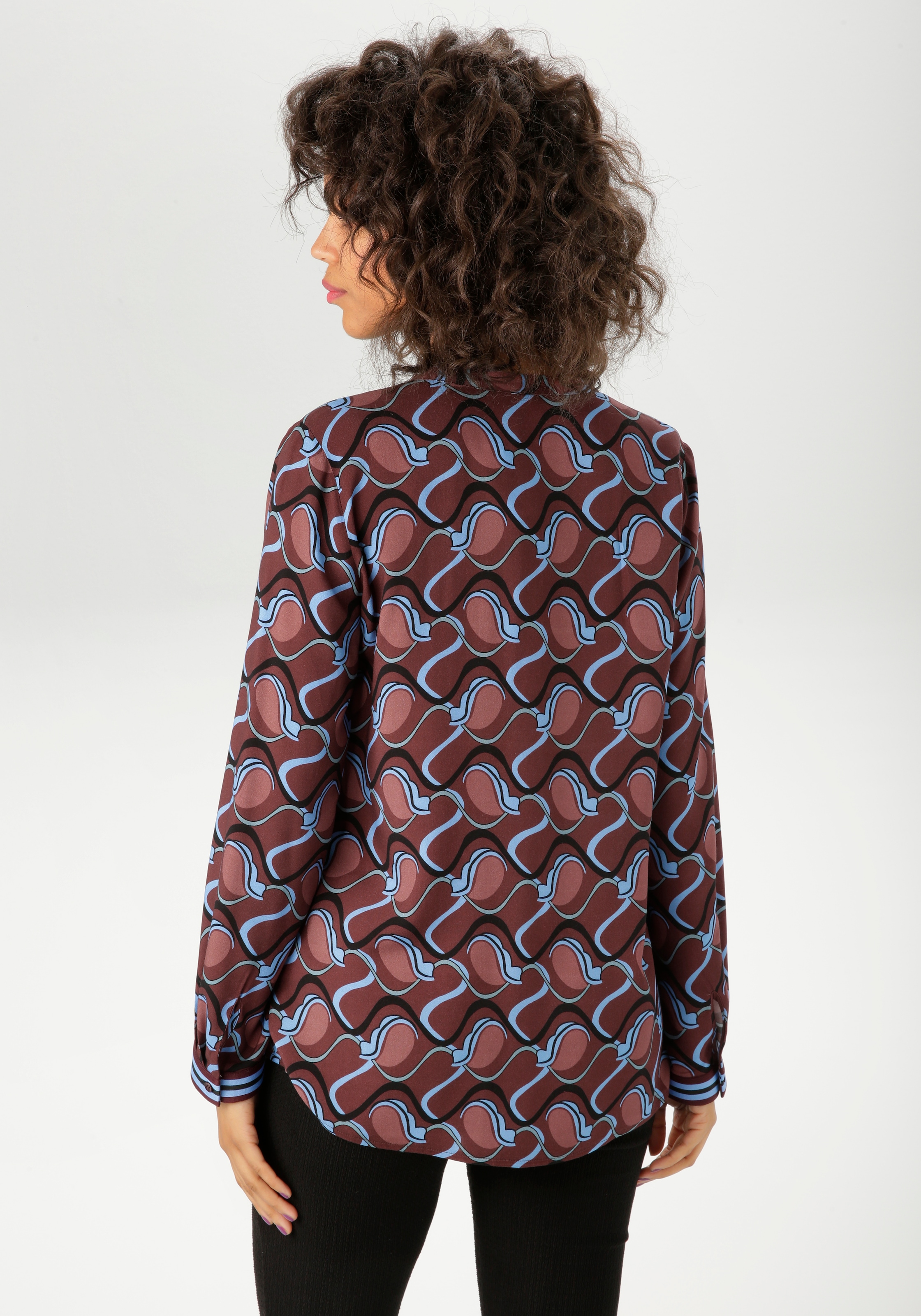 Aniston CASUAL Schlupfbluse, mit trendfarbigen, grafischem Retro-Muster - NEUE KOLLEKTION
