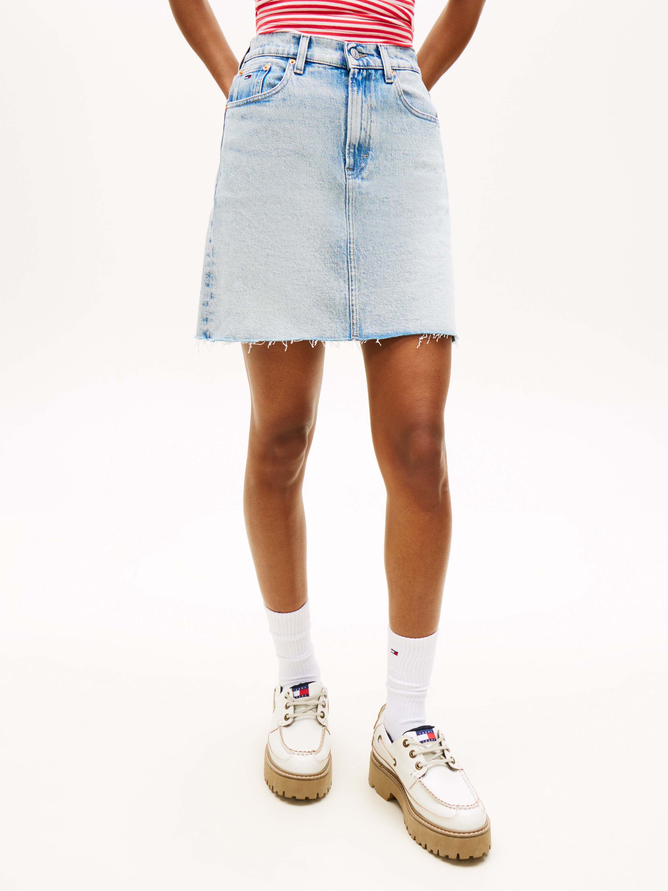 Image of Tommy Jeans Jeansrock "MOM UH SKIRT BJ8115" Straight Fit in Mini-Länge