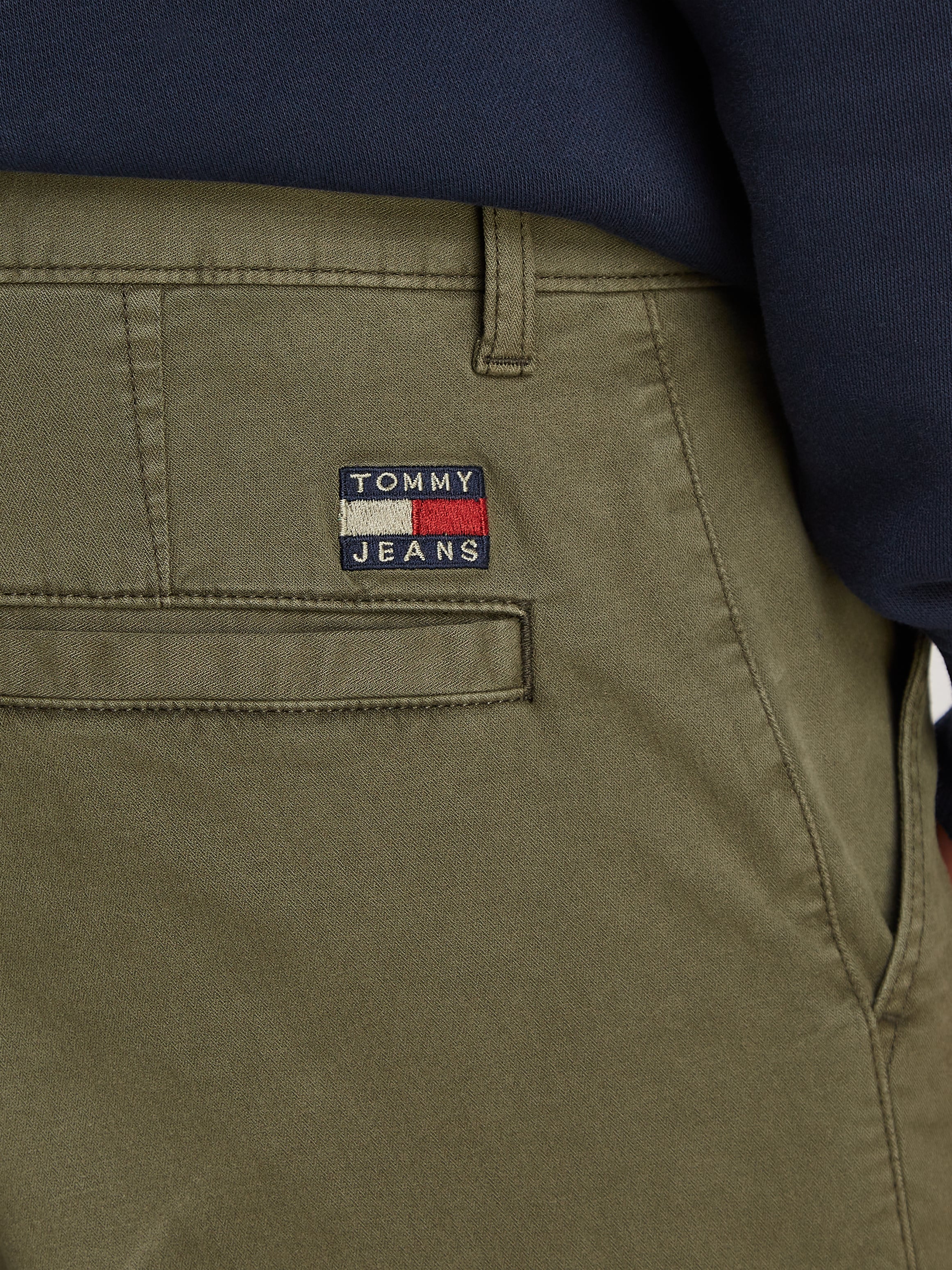 Tommy Jeans Cargohose »TJM AUSTIN LIGHTWEIGHT CARGO«, mit bestickten Markenlogo über der Gesässtasche