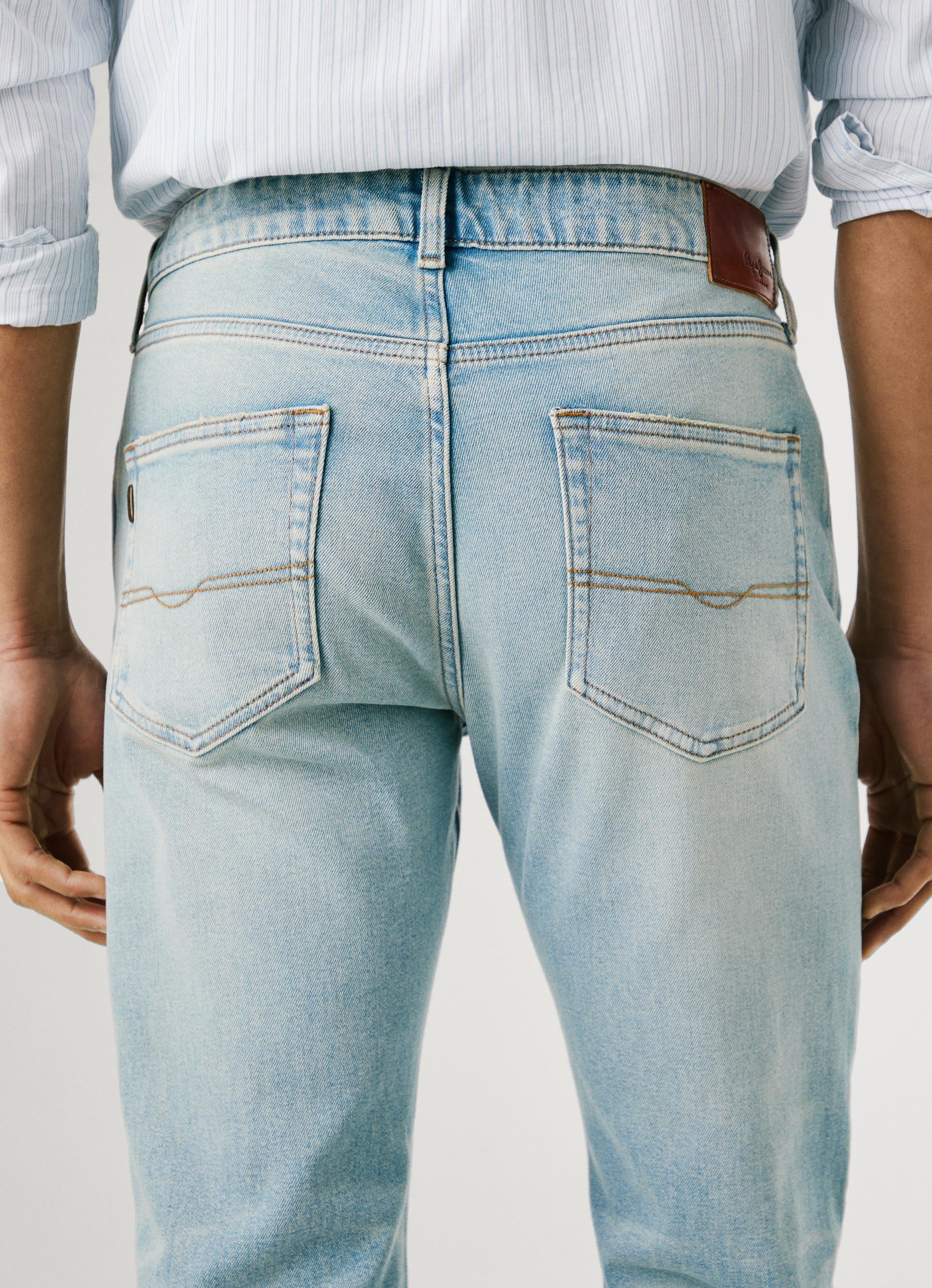 Pepe Jeans Tapered-fit-Jeans »TAPERED JEANS STANLEY«, Ziernähte an den Gesässtaschen