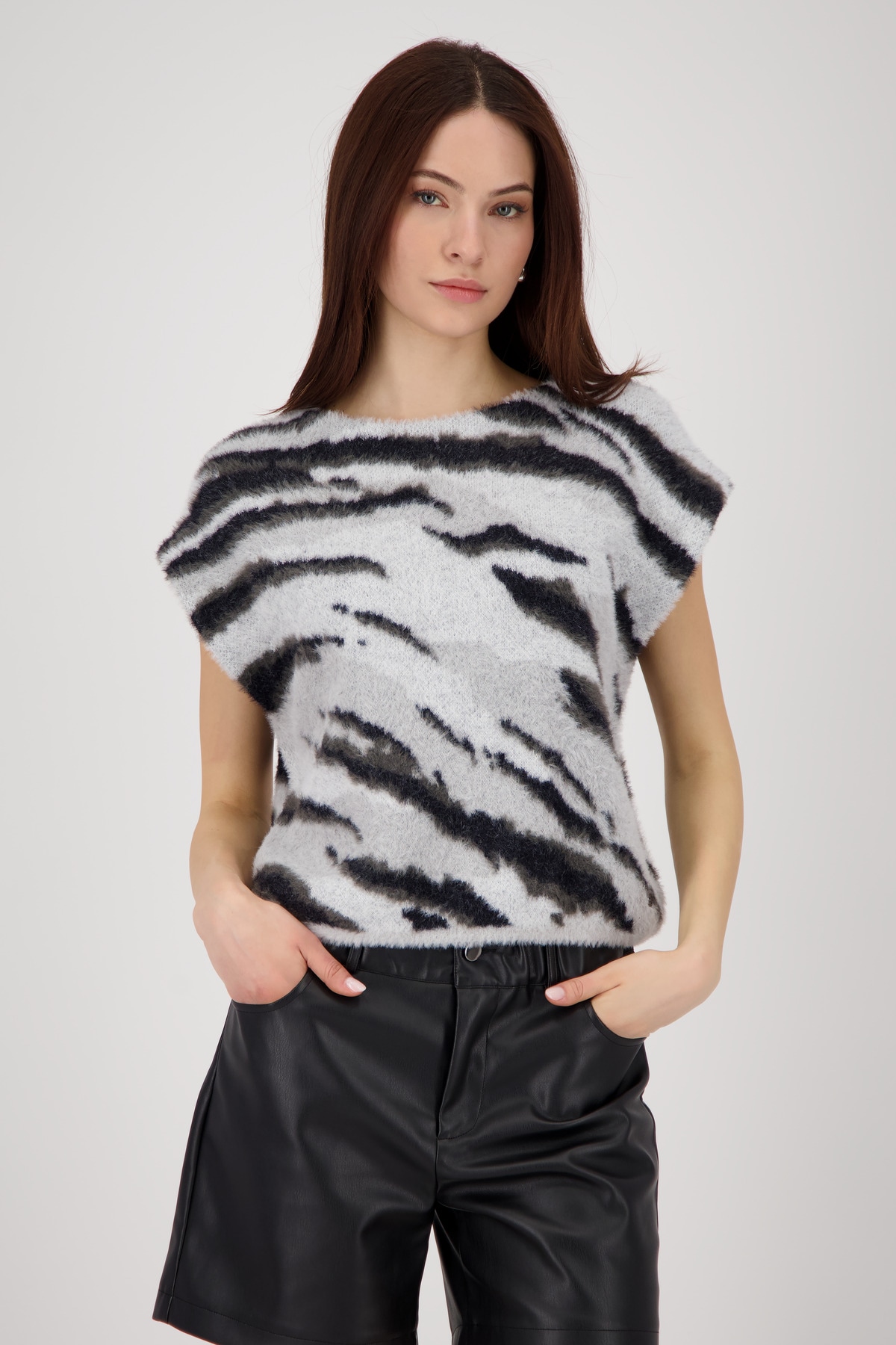 Image of Monari Pullunder "Pullunder Tiger allover" Mit Rundhalsausschnitt