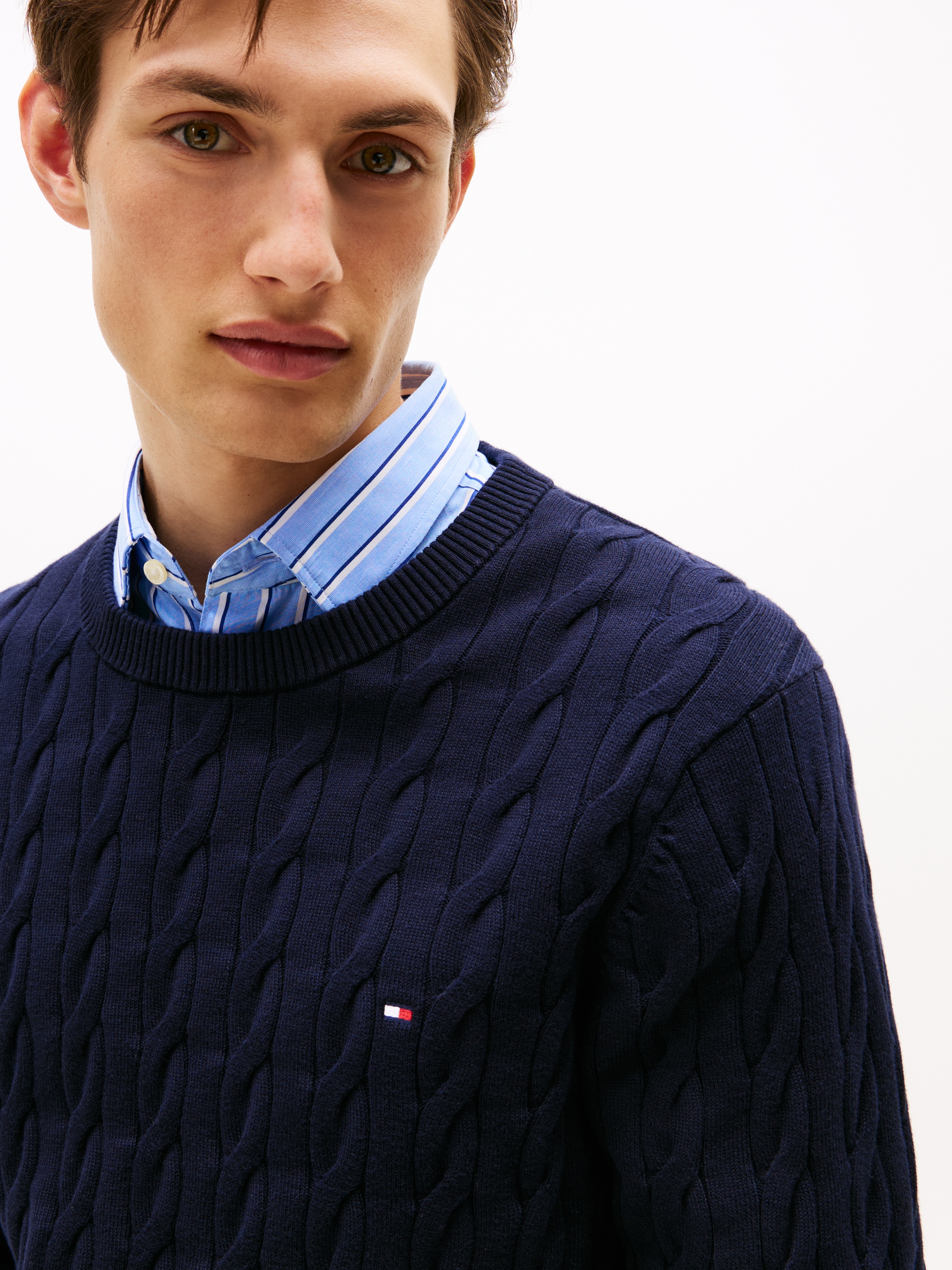 Tommy Hilfiger Strickpullover »CLASSIC CABLE CREW NECK mit Strukturstrick und Flaglabel«, unifarben, casual, regular fit, Baumwolle, Rundhals