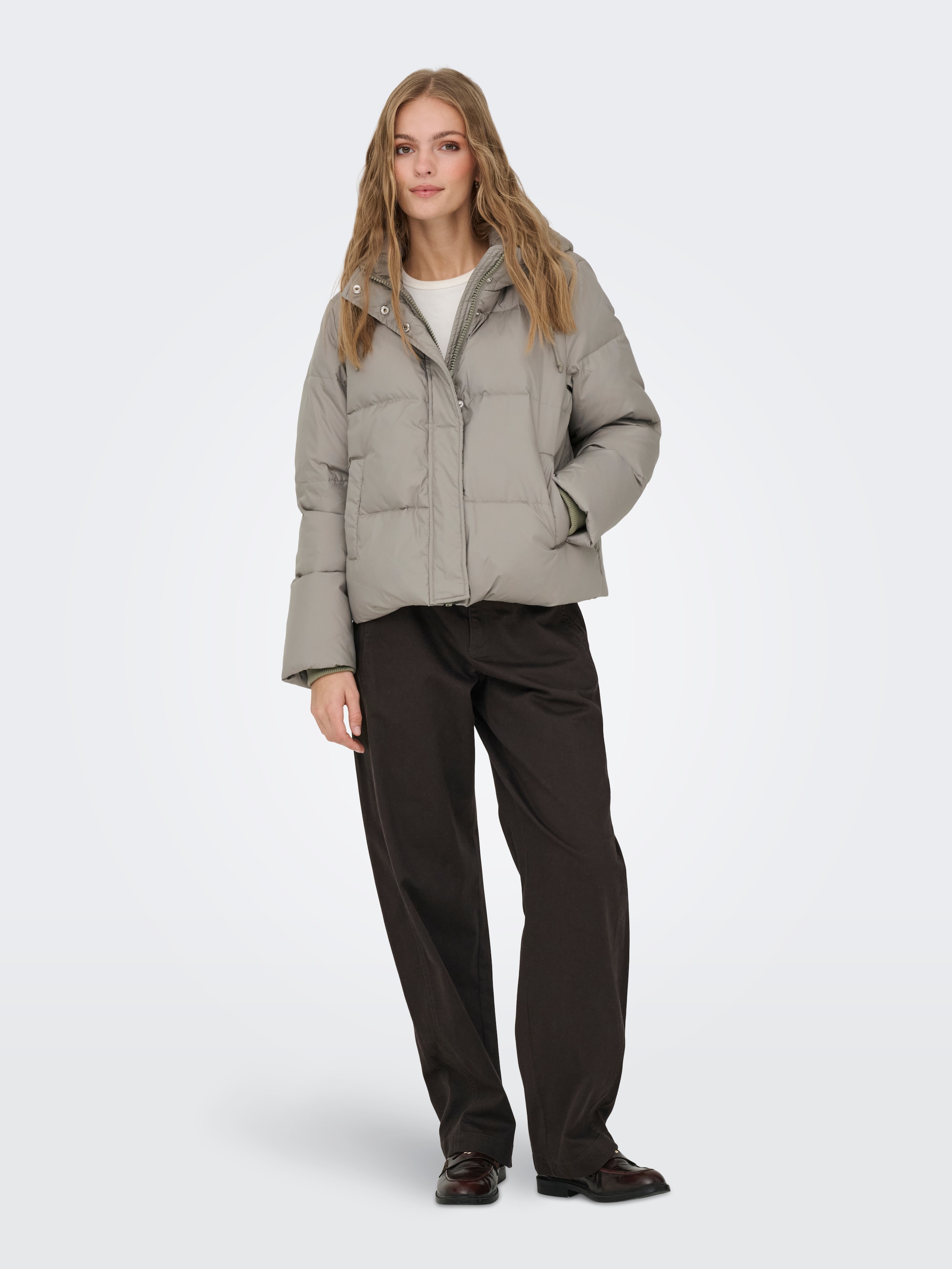 ONLY Veste matelassée »ONLALICE SHORT DOWN JACKET NOOS OTW« mit Kapuze