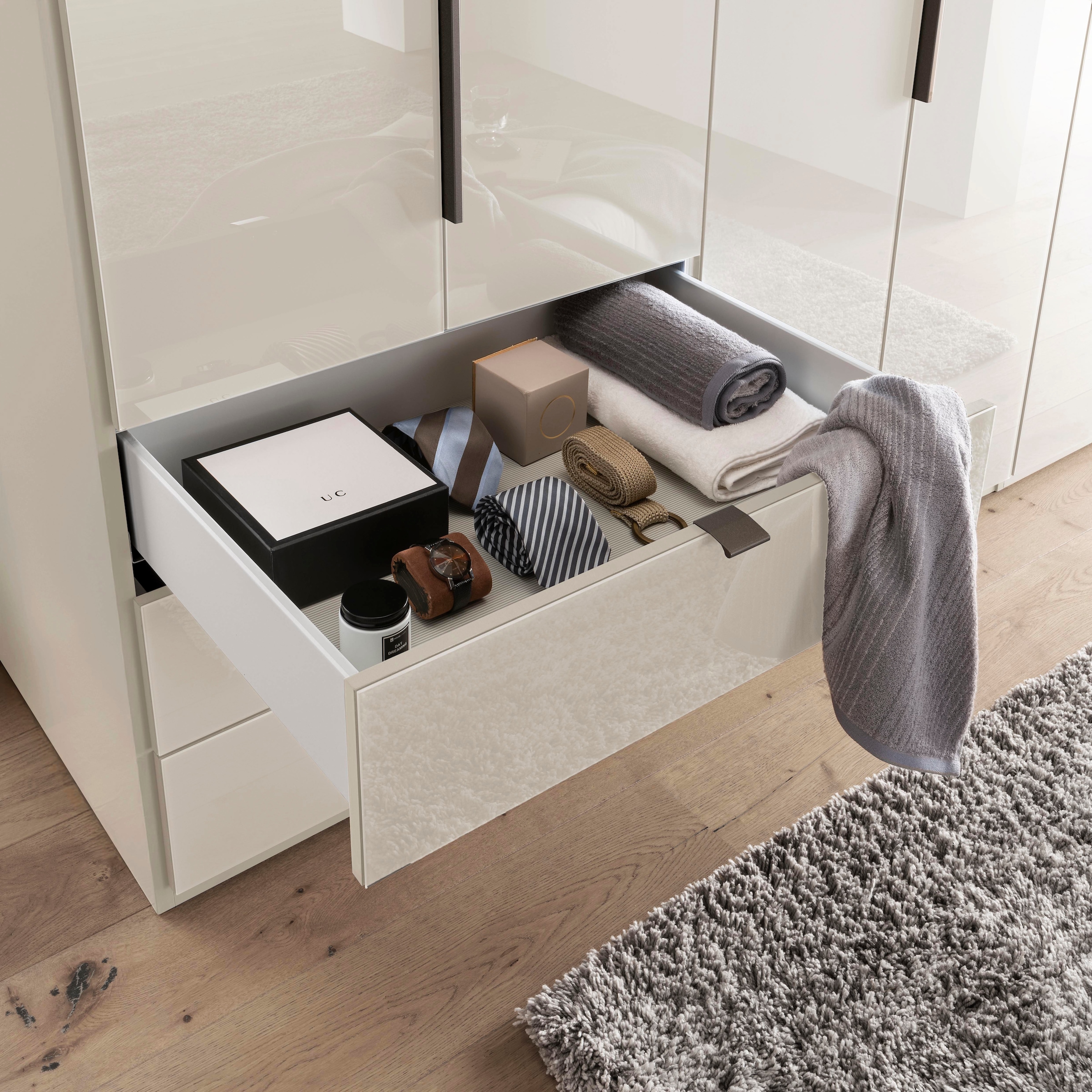 WIEMANN Falttürenschrank »Ohio, Kleiderschrank, Schrank, Garderobe, mit Schubladen, 300 cm« inklusive Einlegeböden & Kleiderstangen, 2 Höhen, MADE IN GERMANY,  inklusive Tür und Schubkastendämpfung, hochwertige Glasfront