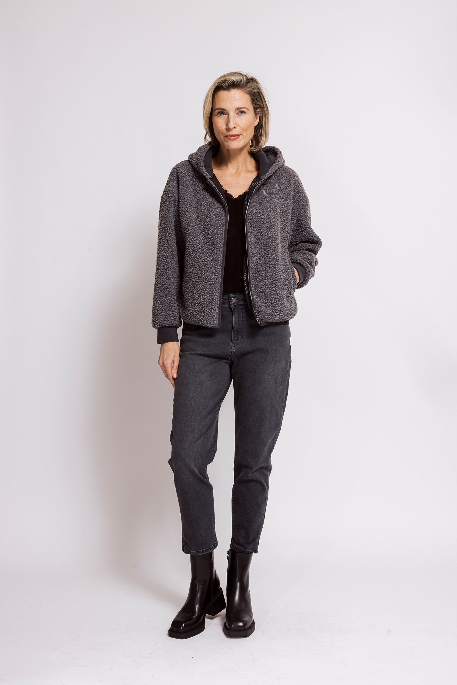 Zhrill Sweatblazer »KULIN« Feecejacke mit Kapuze / bequeme Passform