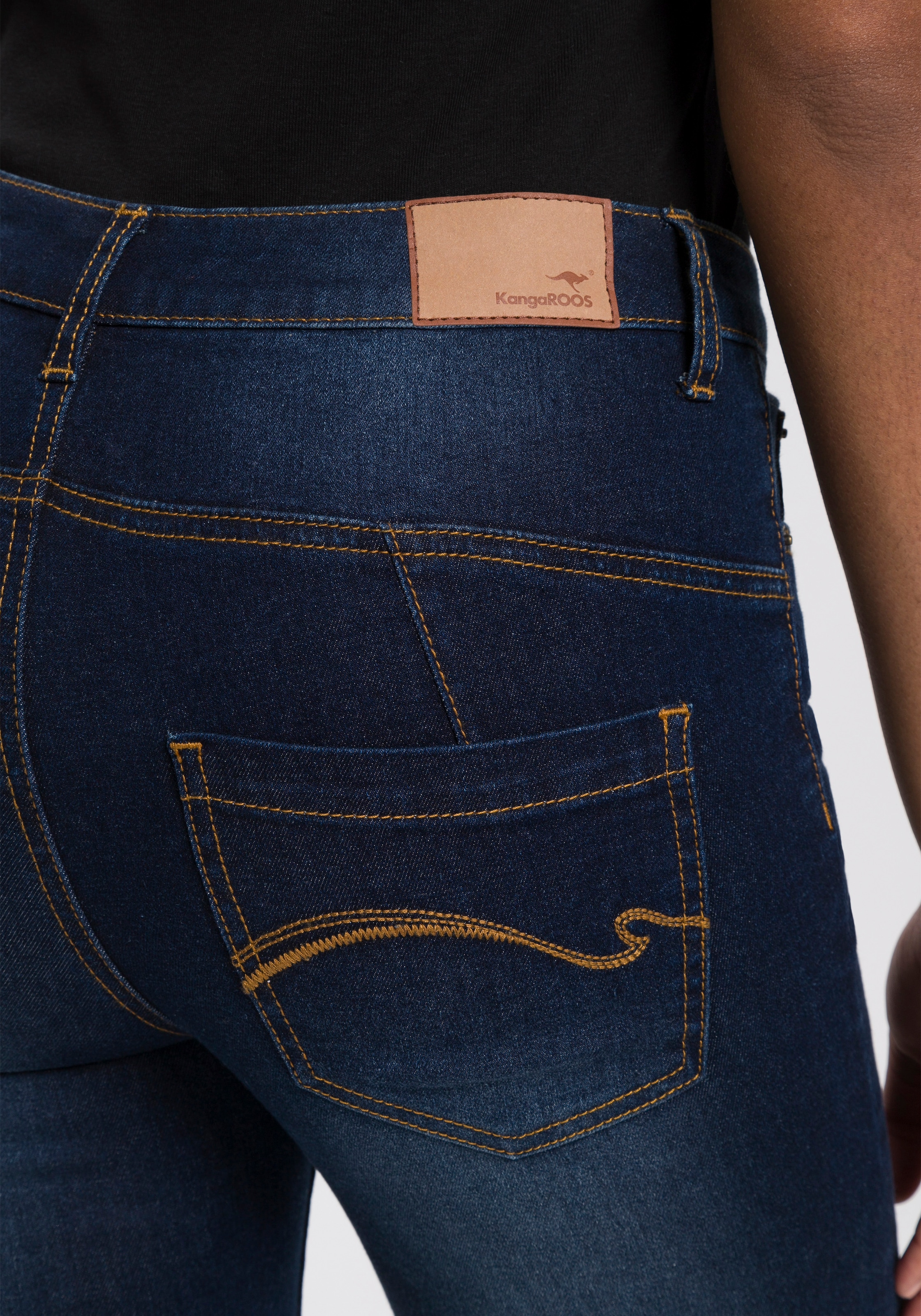 KangaROOS Slim-fit-Jeans »CROPPED HIGH WAIST SLIM FIT« schmale Passform,  Röhrenjeans,  trendige Used-Waschung