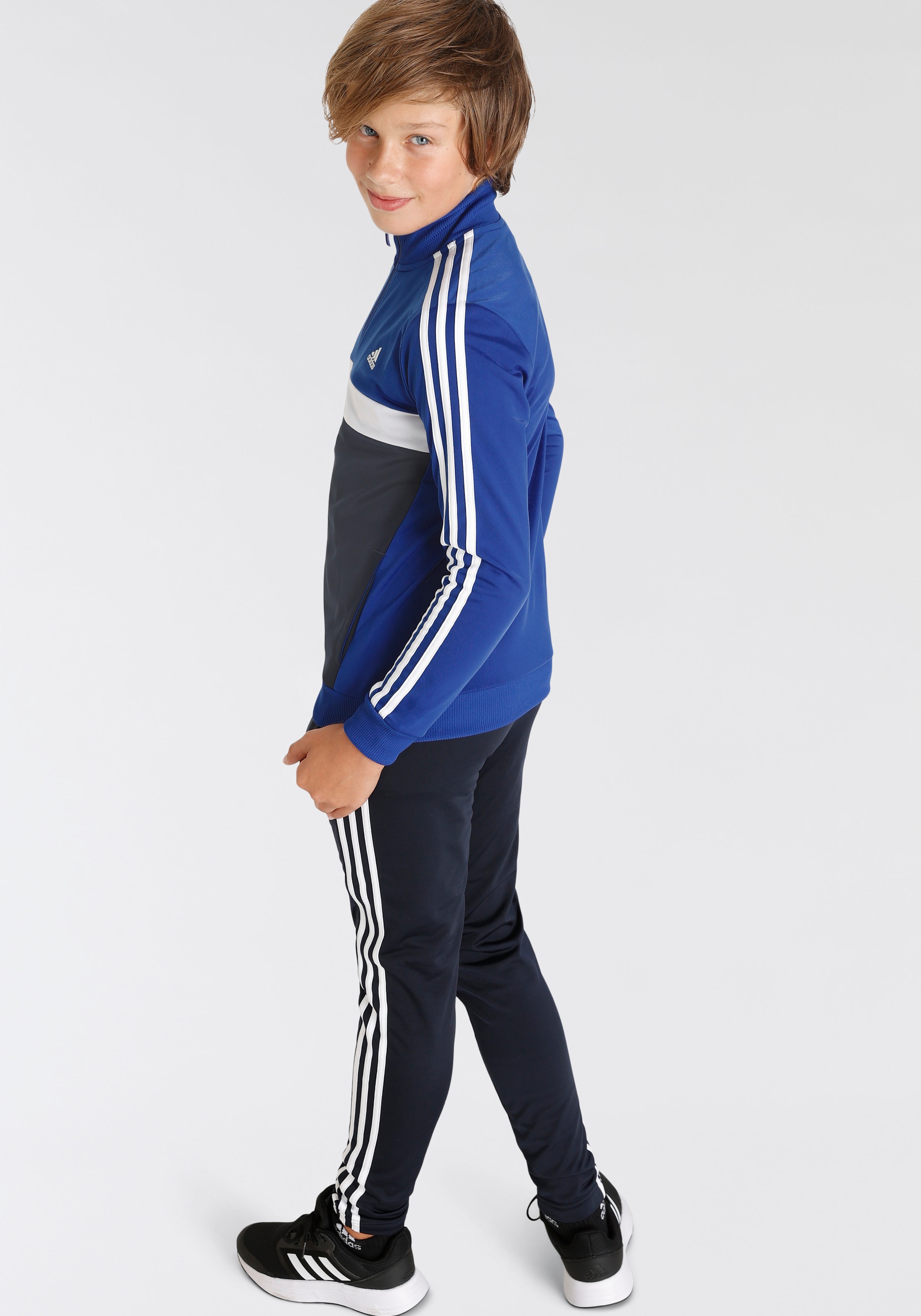 ♕ adidas Sportswear »ESSENTIALS versandkostenfrei Trainingsanzug (2 TIBERIO«, 3-STREIFEN auf tlg.)