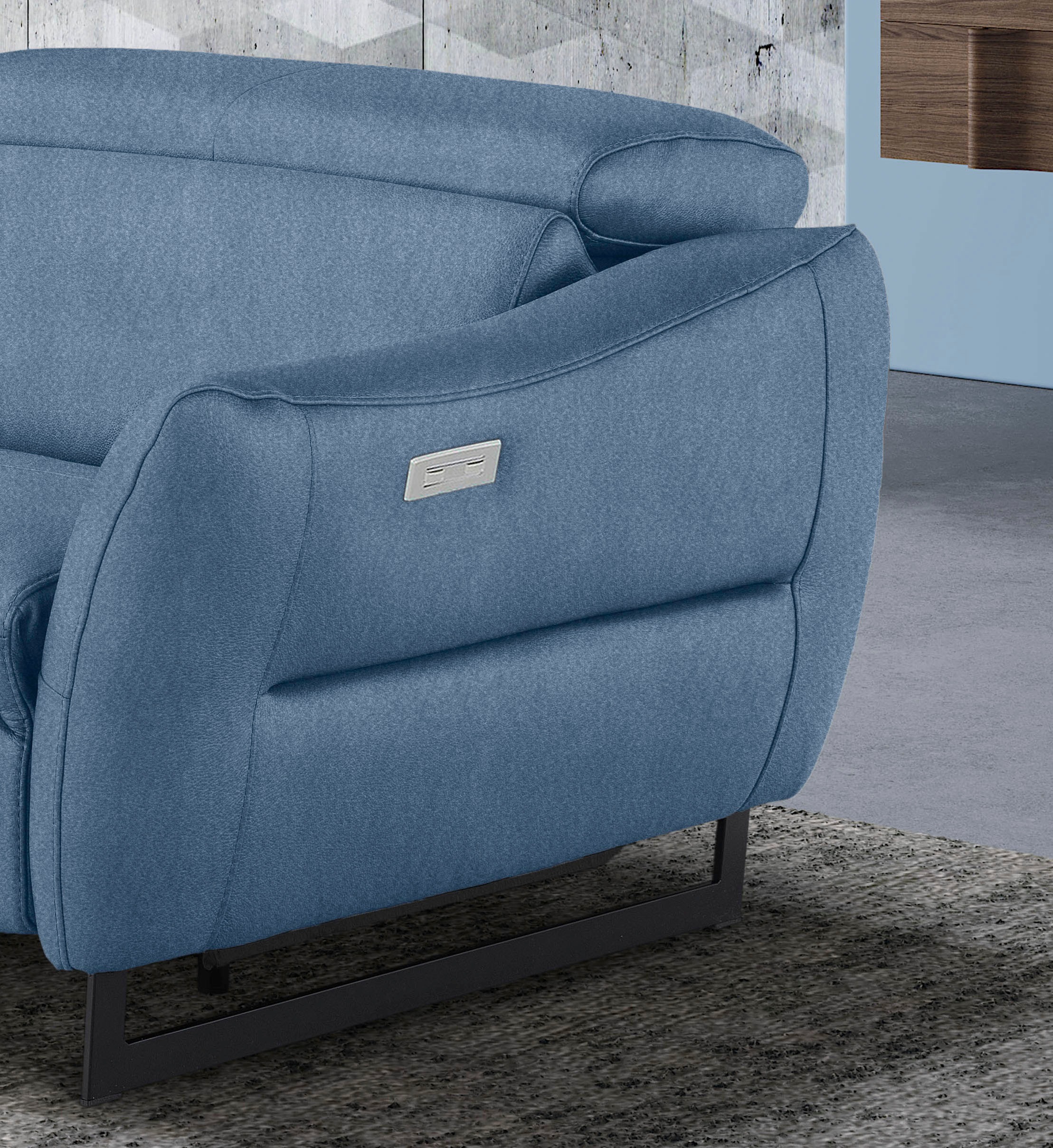 Egoitaliano 2,5-Sitzer »Dafne, elegantes Designsofa mit hohem Sitzkomfort«, mit und ohne elektrischer Relaxfunktion, Kopfteile manuell verstellbar