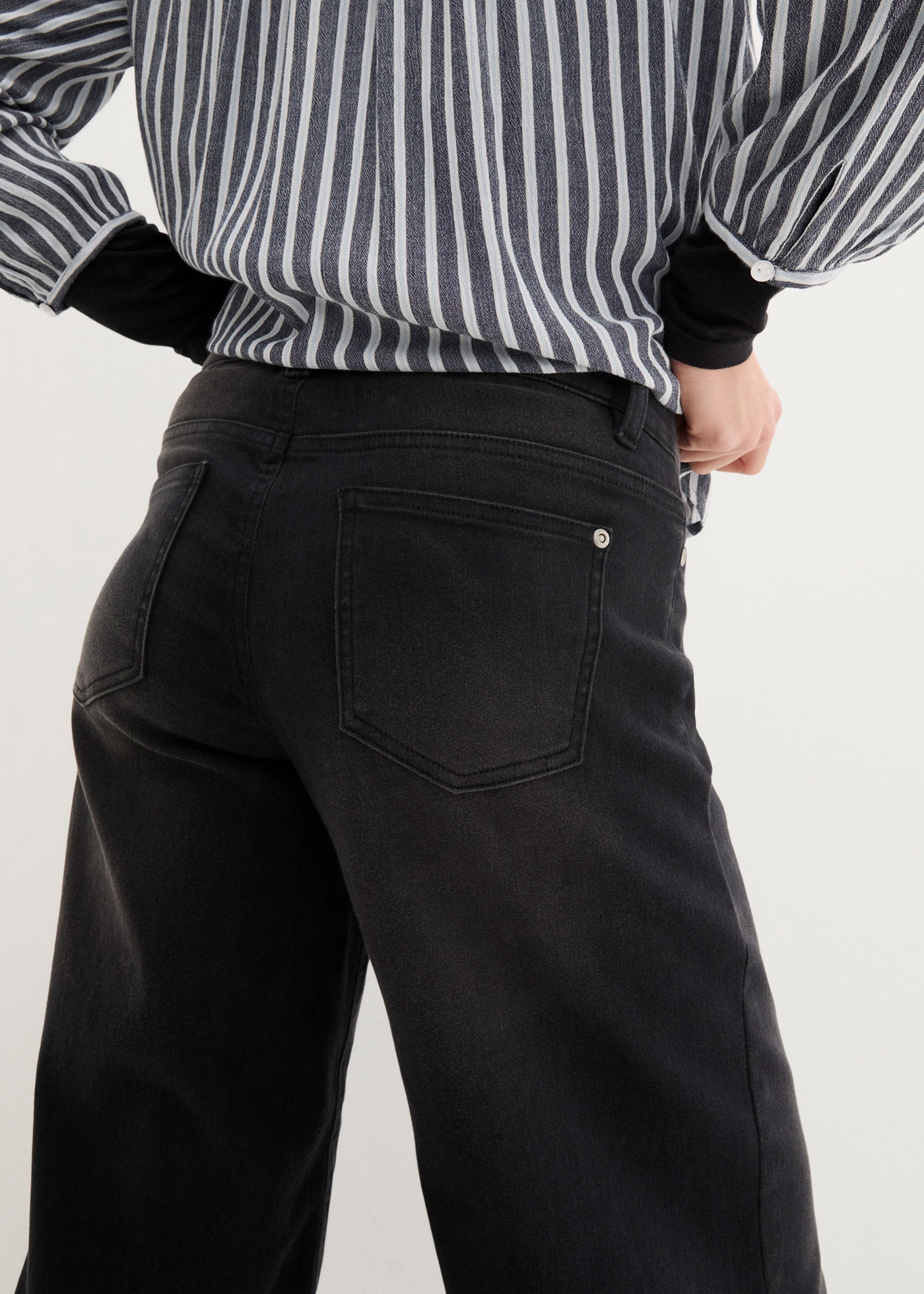 bonprix Jeans large 1 pièces Loose Fit Passform, 7/8 Länge, mit Elasthan-Anteil