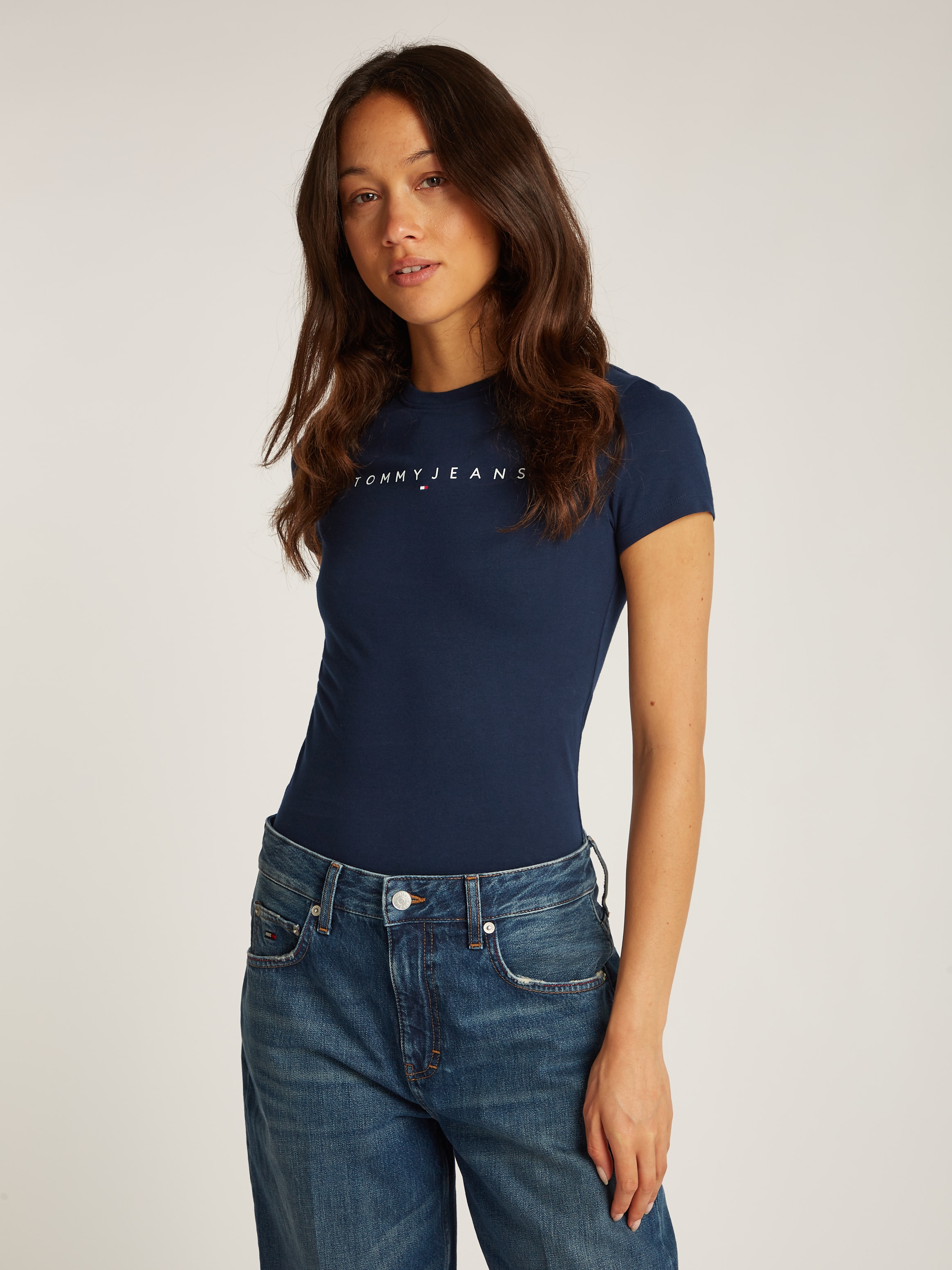 Tommy Jeans T-Shirt »TJW SLIM LINEAR TEE EXT«, mit Logo-Schriftzug