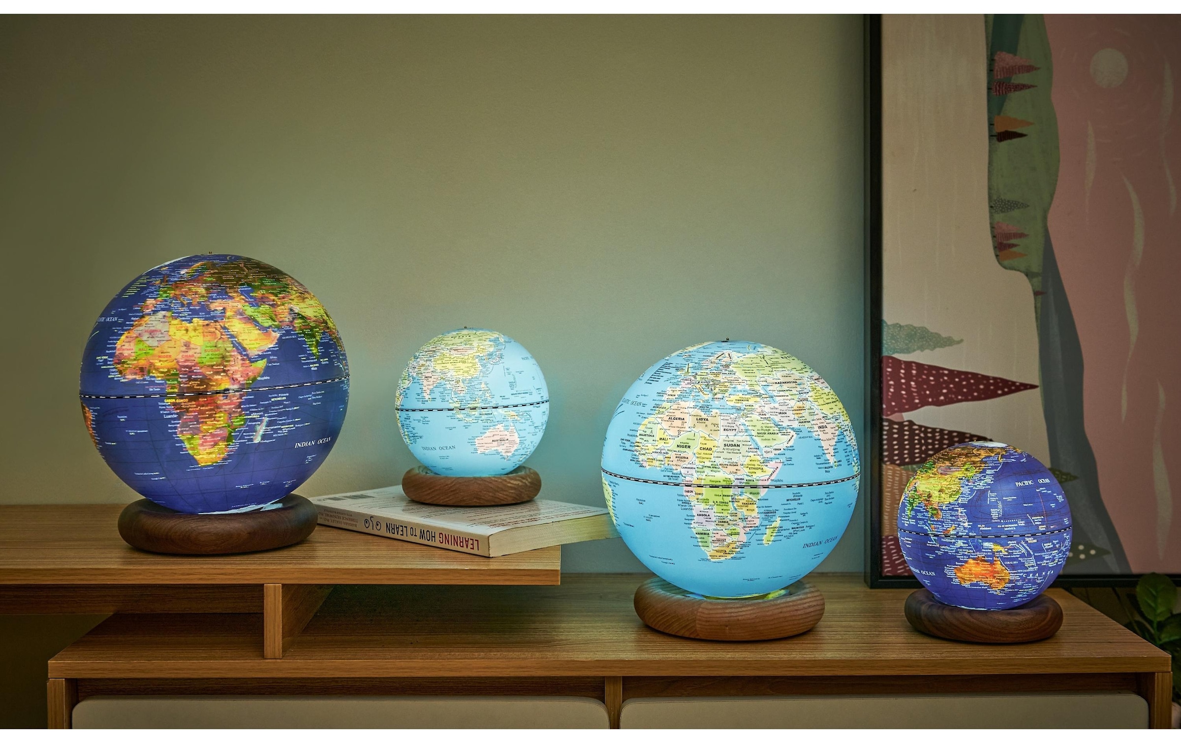 LED Dekofigur »AtlasGlobe 20 cm«, Holzart: Esche (China)