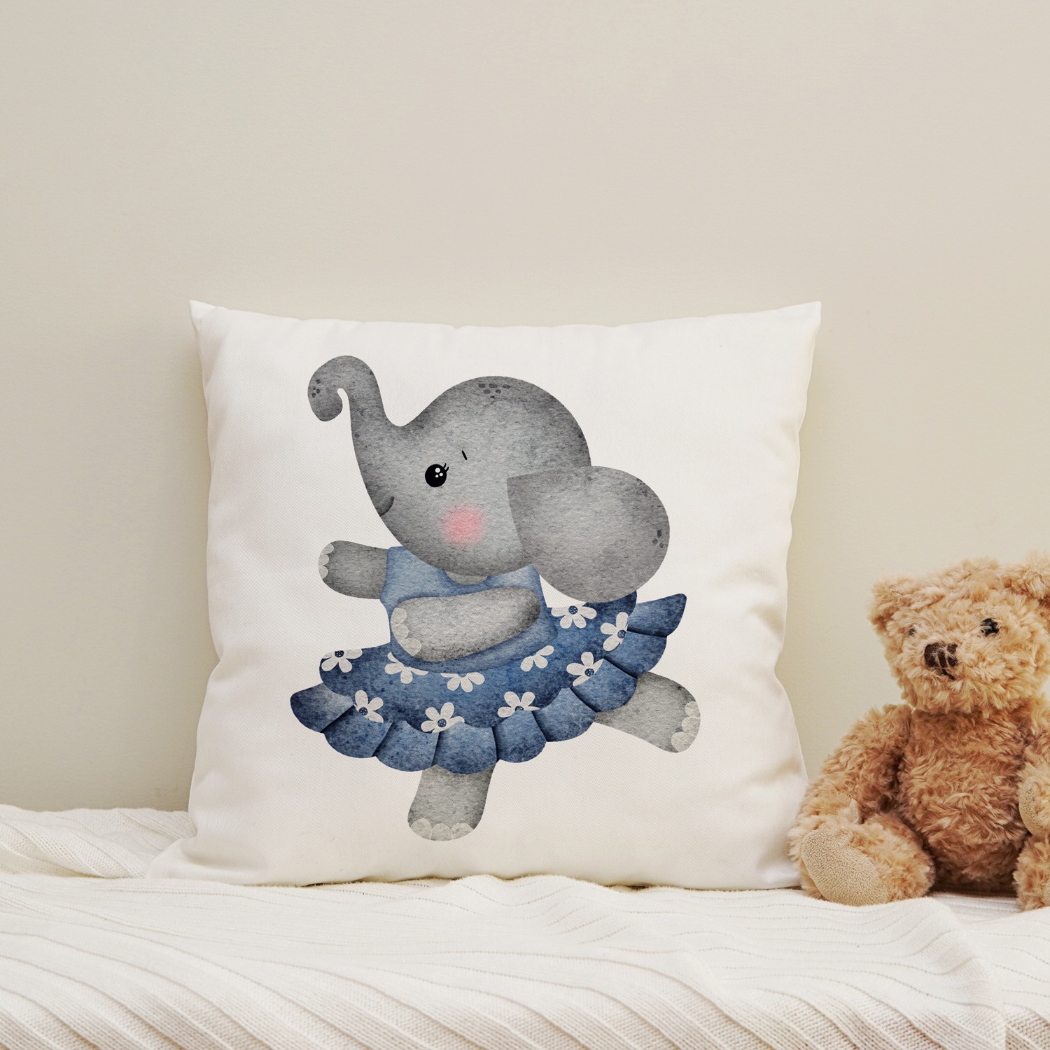 Image of queence Dekokissen "Elefant mit Blumenkleid" Kissenhülle mit HD Premium Druck, geruchsneutral, 40x40cm