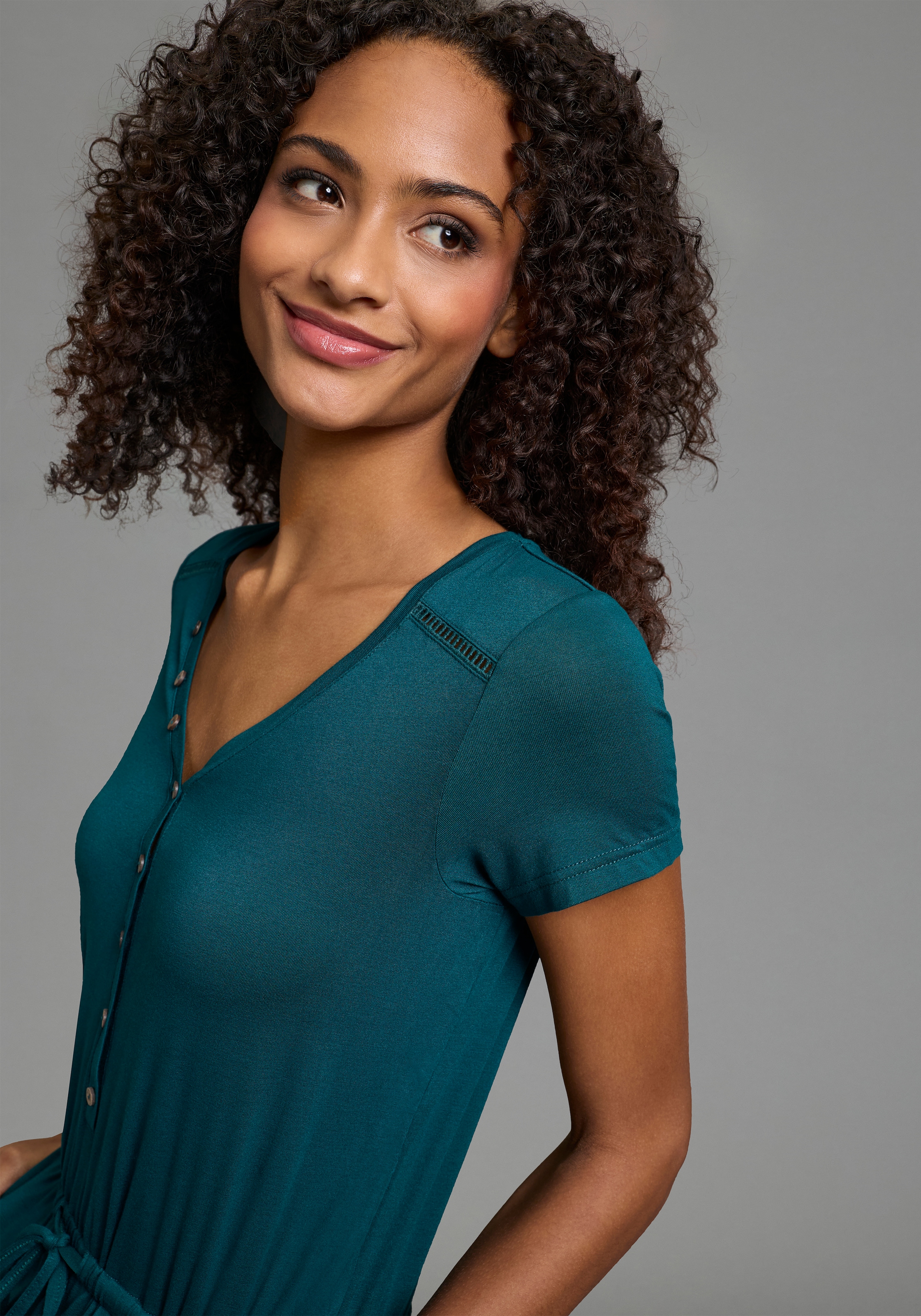 KangaROOS Culotte-Overall wadenlanges Jersey-Kleid, figurumspielende Passform, Kurzarm-Design