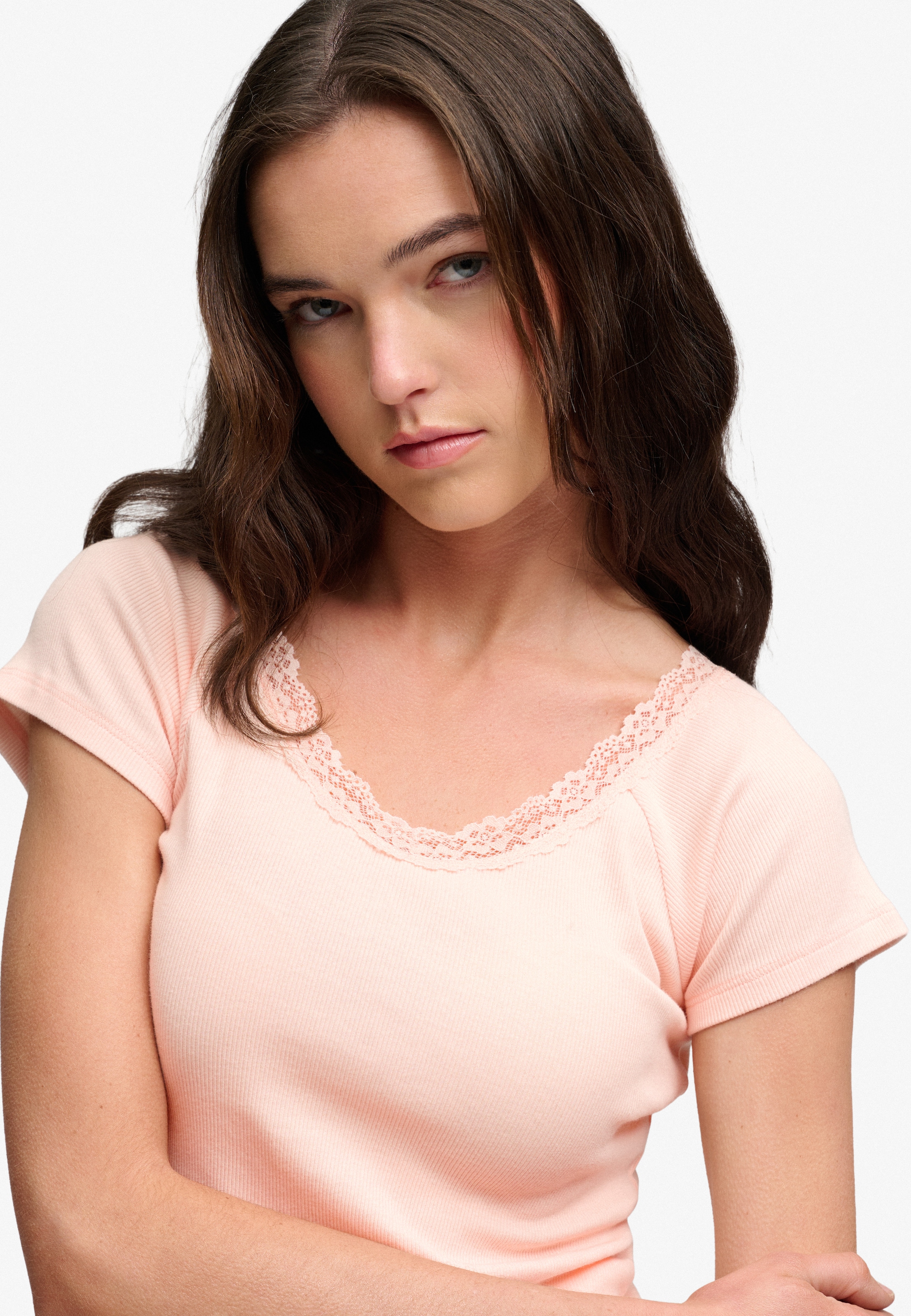 Superdry T-shirt en V »ATH ESS LACE TRIM V TEE« avec pointe