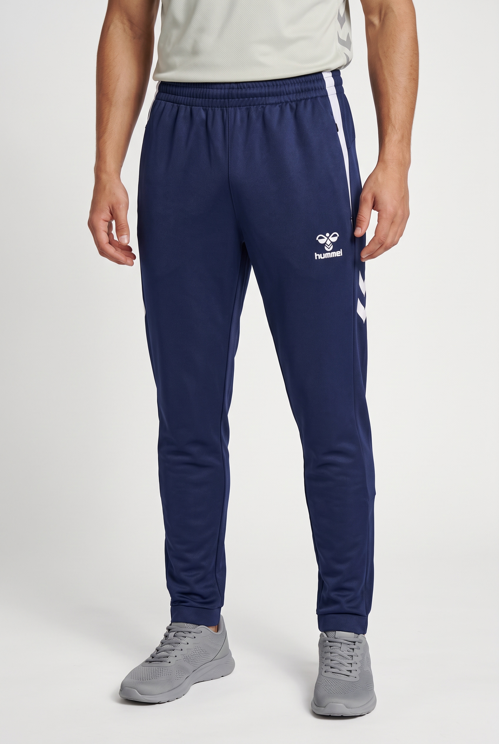 hummel Trainingshose »HMLLEAD 2.0 TRACK PANTS«  aus Polyester, atmungsaktiv, mit verstellbarer Zugschnur im Bund