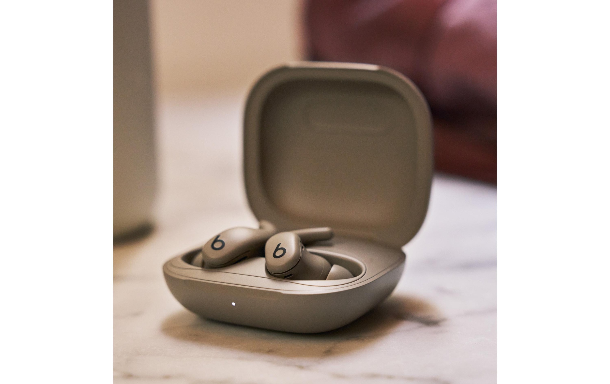   »Powerbeats Fit«