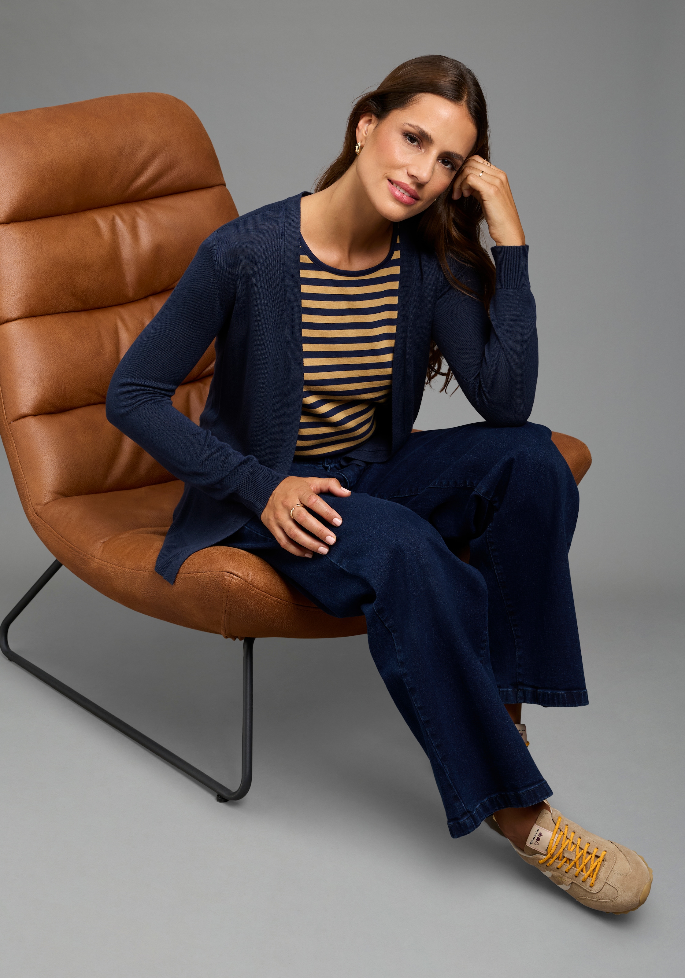 Flashlights Veste en tricot »hüftbedeckende Länge, figurumspielende Passform, mit V-Ausschnitt« en tricot léger de viscose