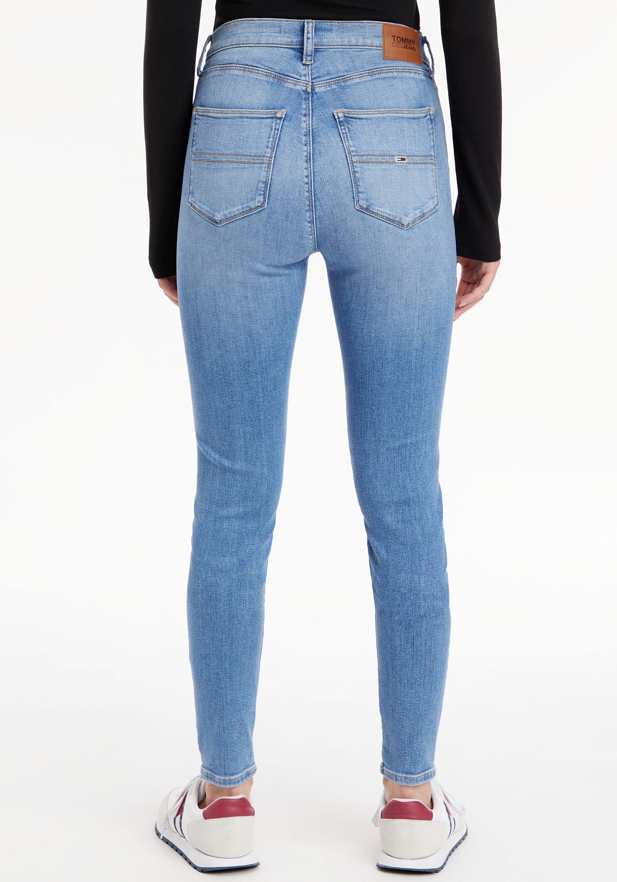 Jeans Jeans Tommy Tommy ♕ versandkostenfrei »Sylvia«, Logo-Flag mit Skinny-fit-Jeans bestellen gestickter