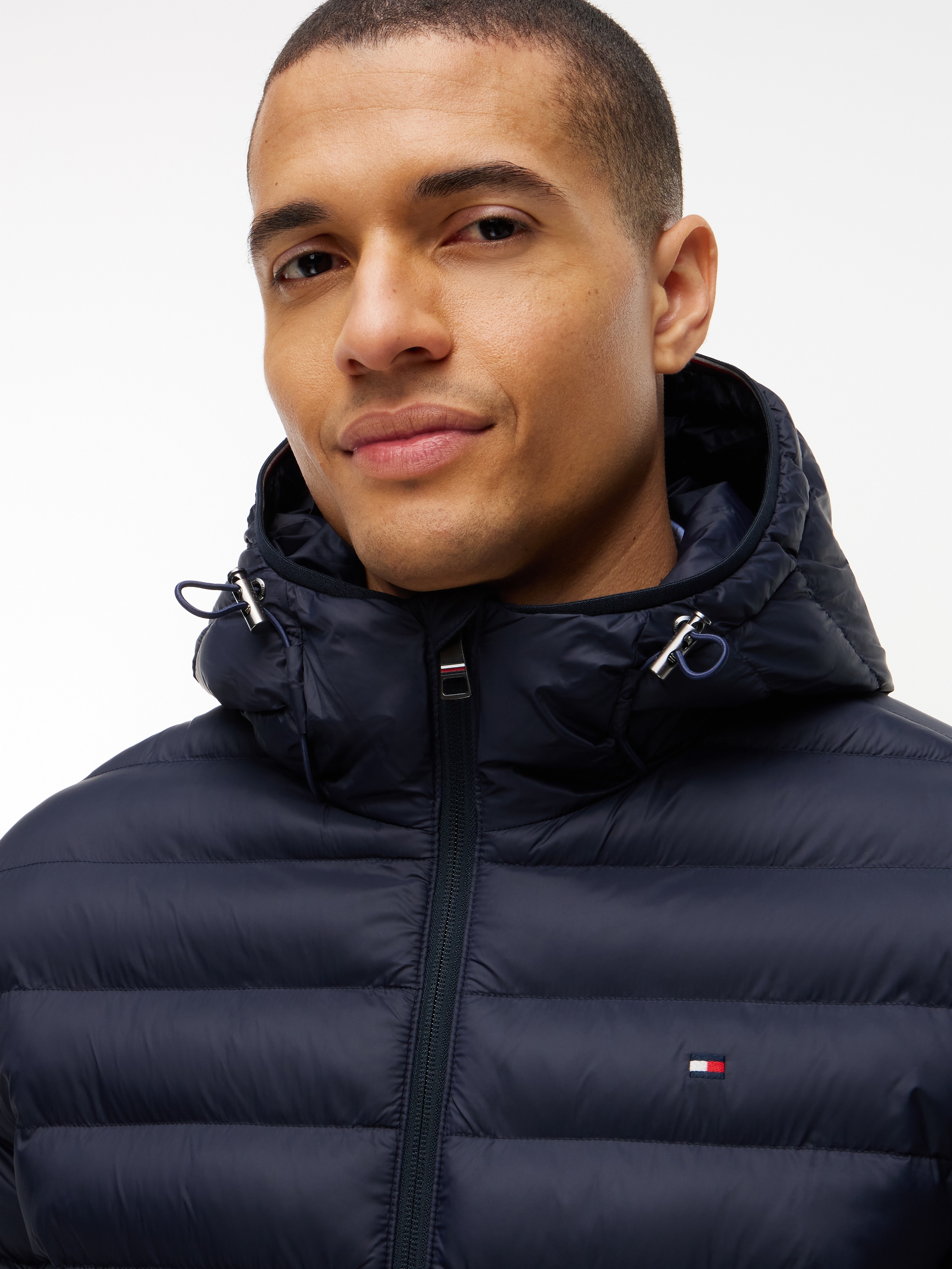Tommy Hilfiger Veste matelassée »PACKABLE RECYCLED HOODED« avec capuche capuche sportive avec Global Stripe