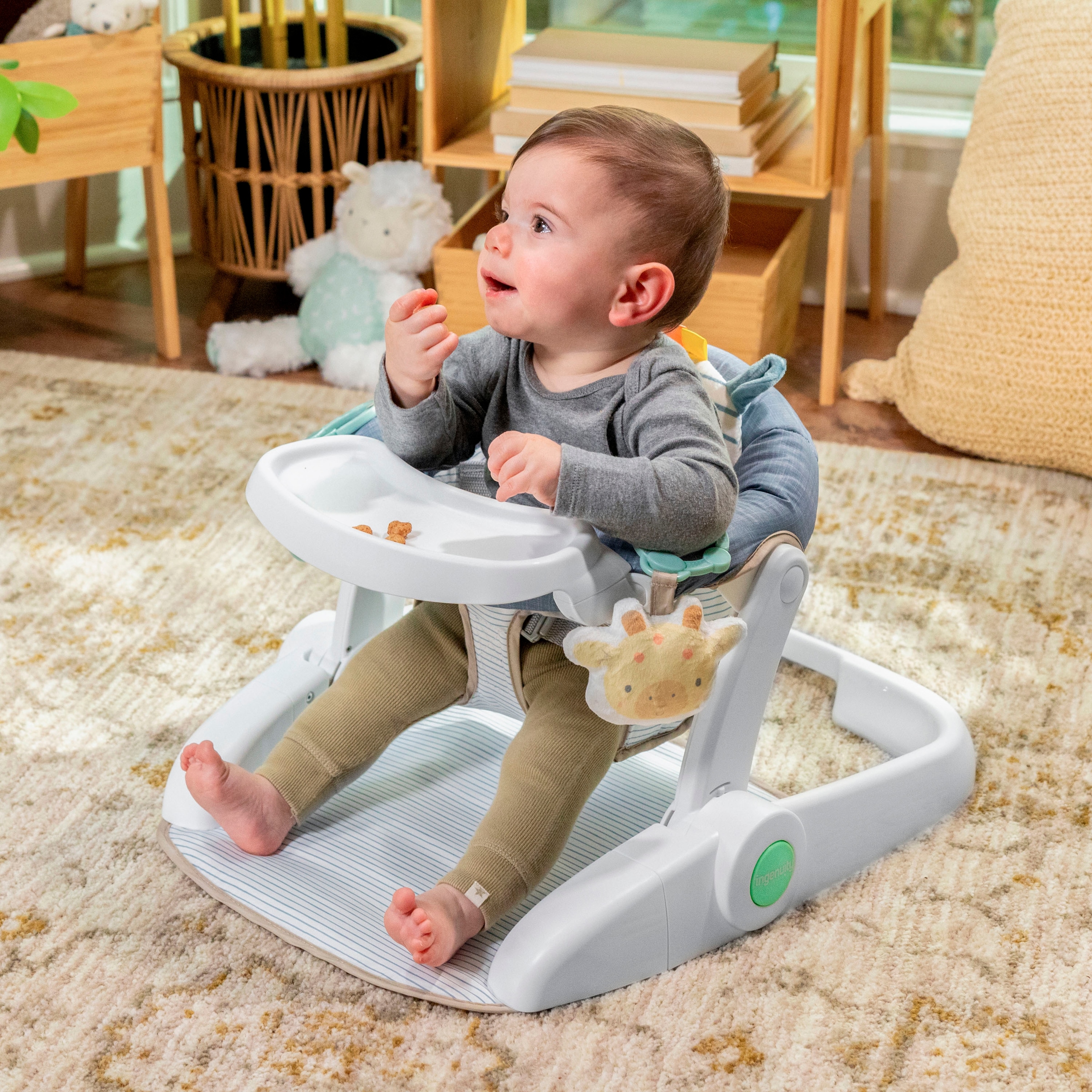 ingenuity Tischsitz »Prop Spot™ Learn-to-Sit™ - Casi™« inklusive 2 Spielzeugen und 3 bunten Anhängern