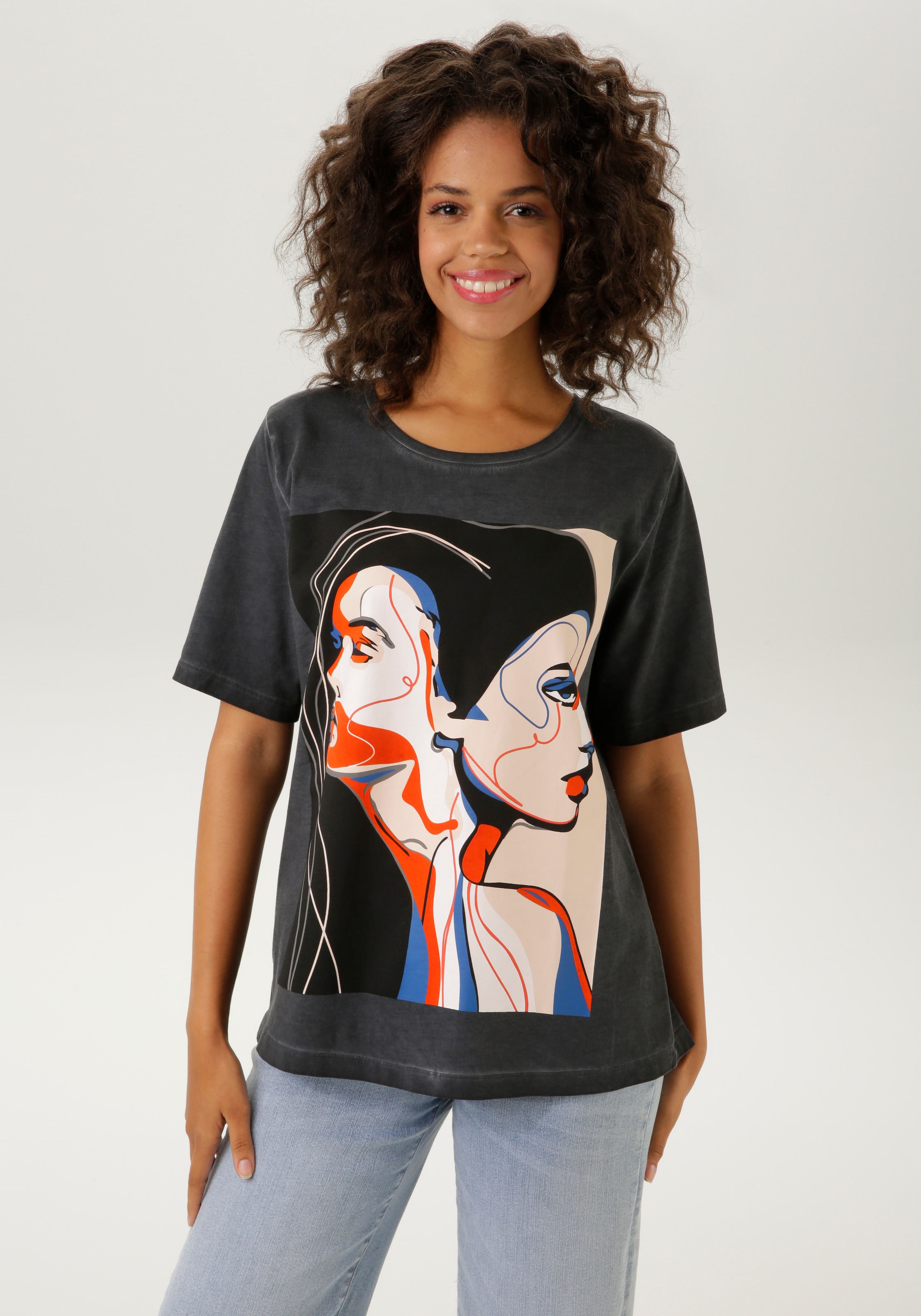 T-Shirt, mit kunstvoll gestalteten Gesichtern bedruckt - NEUE KOLLEKTION