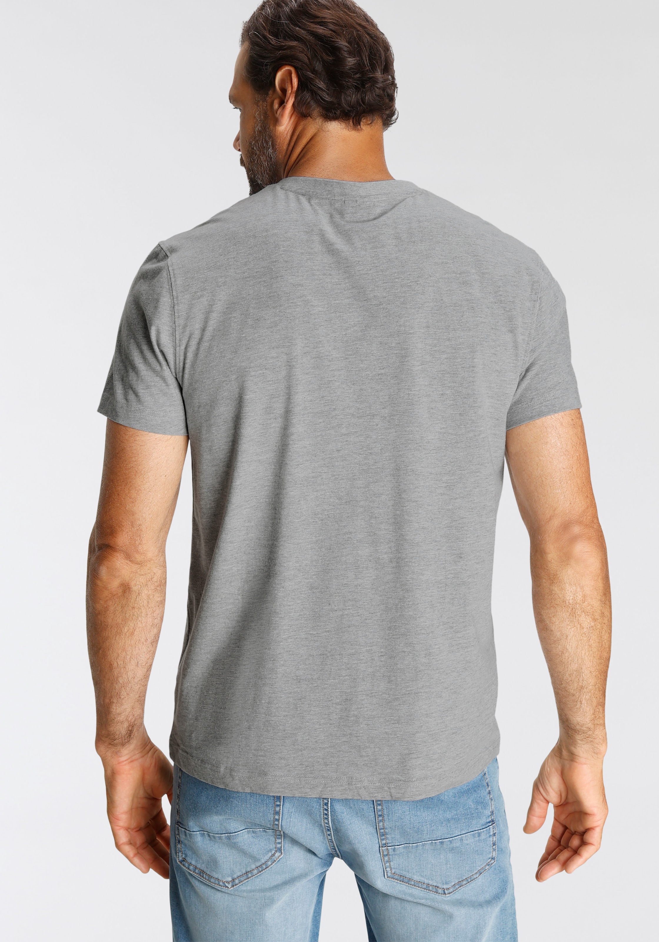 H.I.S V-Shirt, (3-er Pack), mit kleinem Brustprint