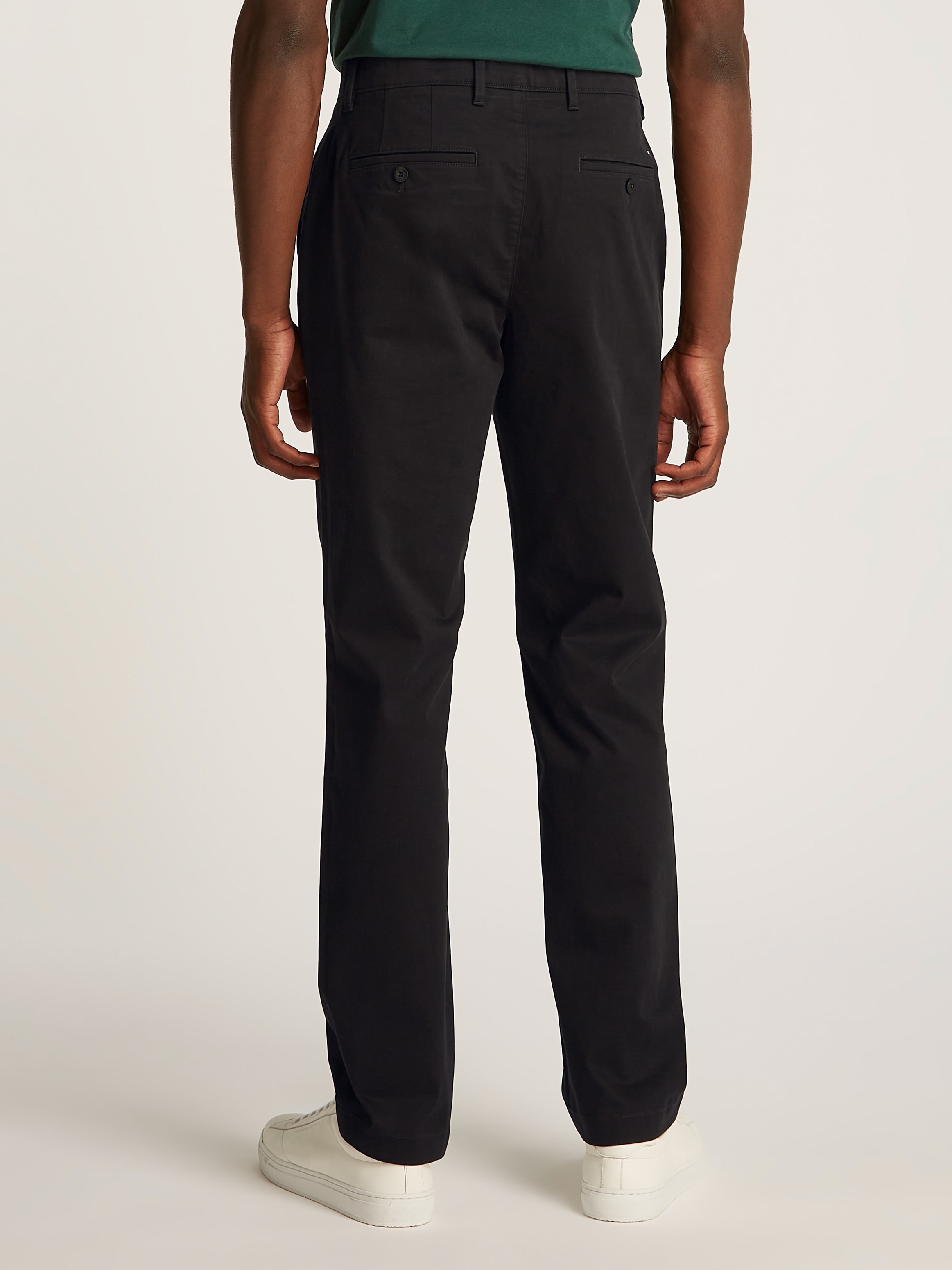 Tommy Hilfiger Chinohose »DENTON CHINO SATIN«, mit Gesässtaschen mit Knopf, Logostickerei