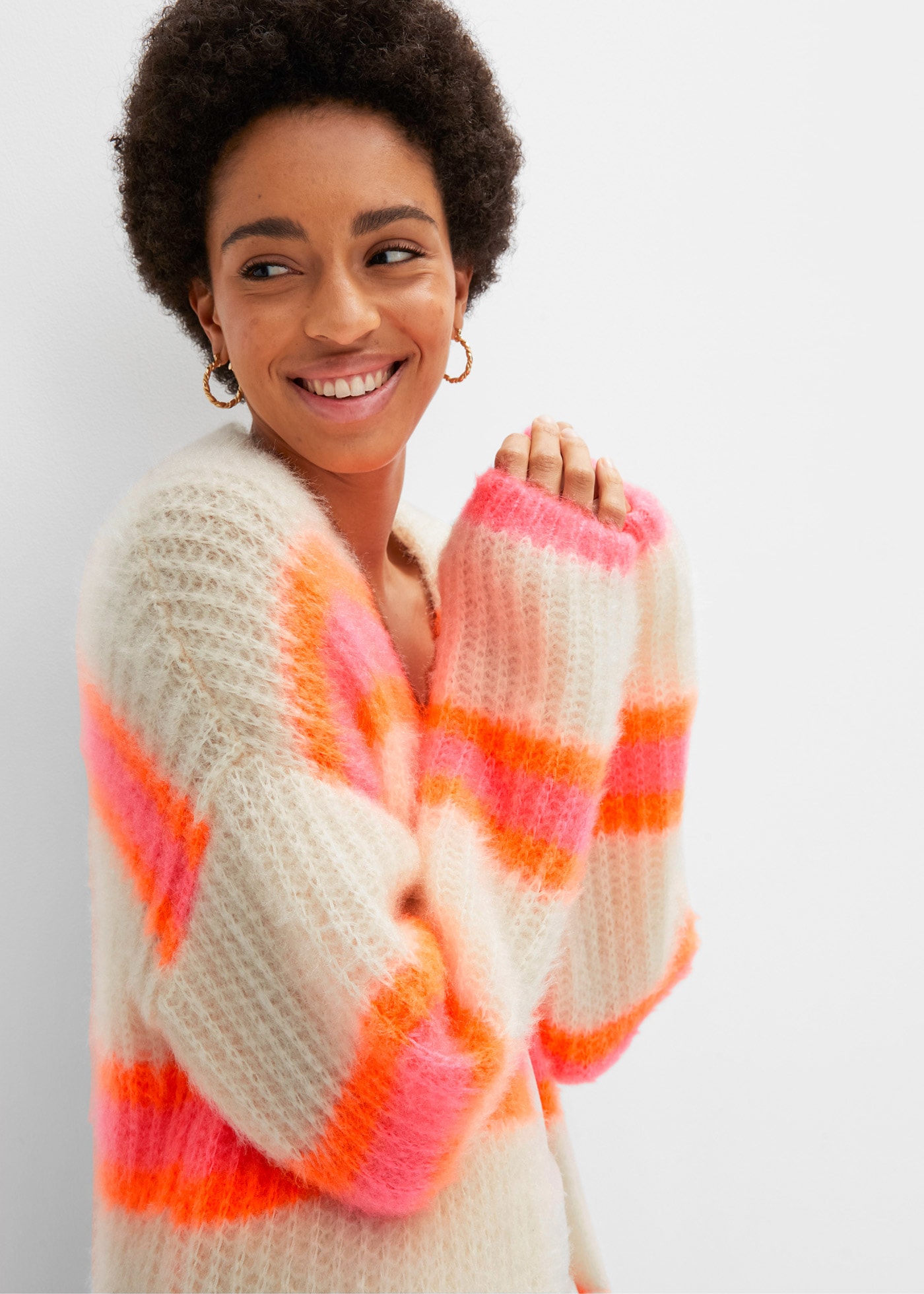 bonprix Manteau en tricot aus Polyester, flauschiges Garn, bequeme Passform, Casual Stil