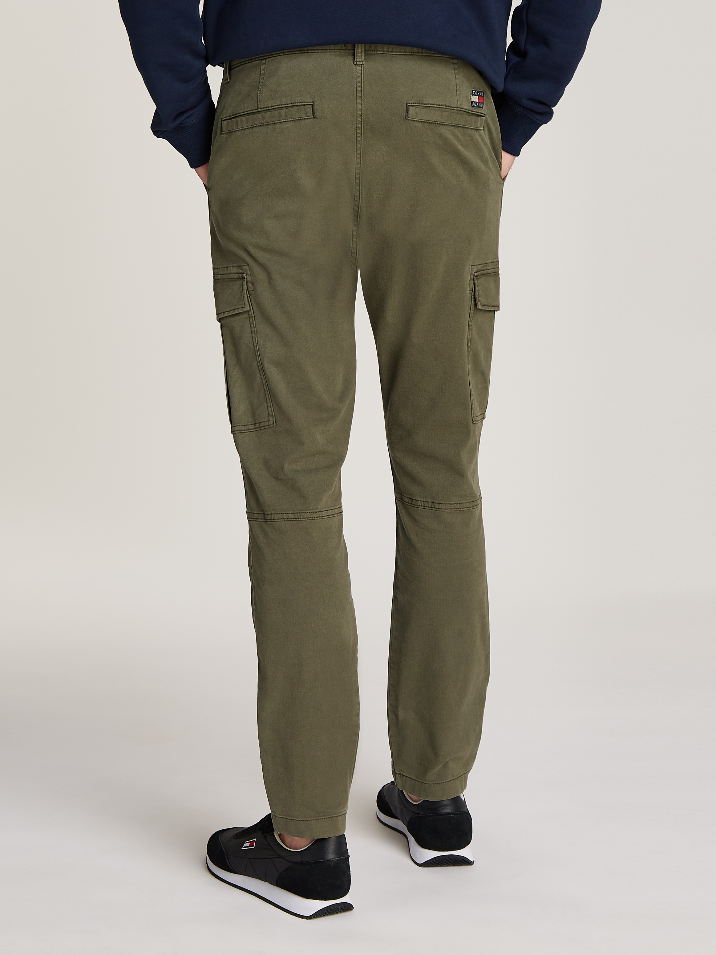 Tommy Jeans Cargohose »TJM AUSTIN LIGHTWEIGHT CARGO«, mit bestickten Markenlogo über der Gesässtasche