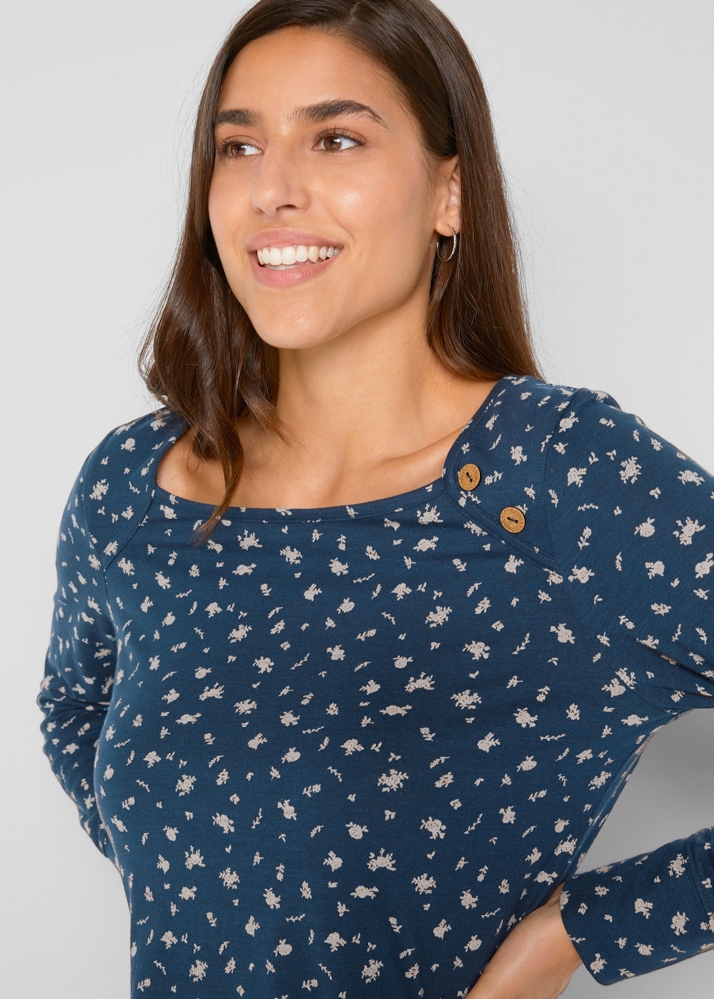 bonprix T-shirt à manches longues »Langarmshirt, bedruckt« lockere Passform, mit All-Over Print, mit eckigem Ausschnitt