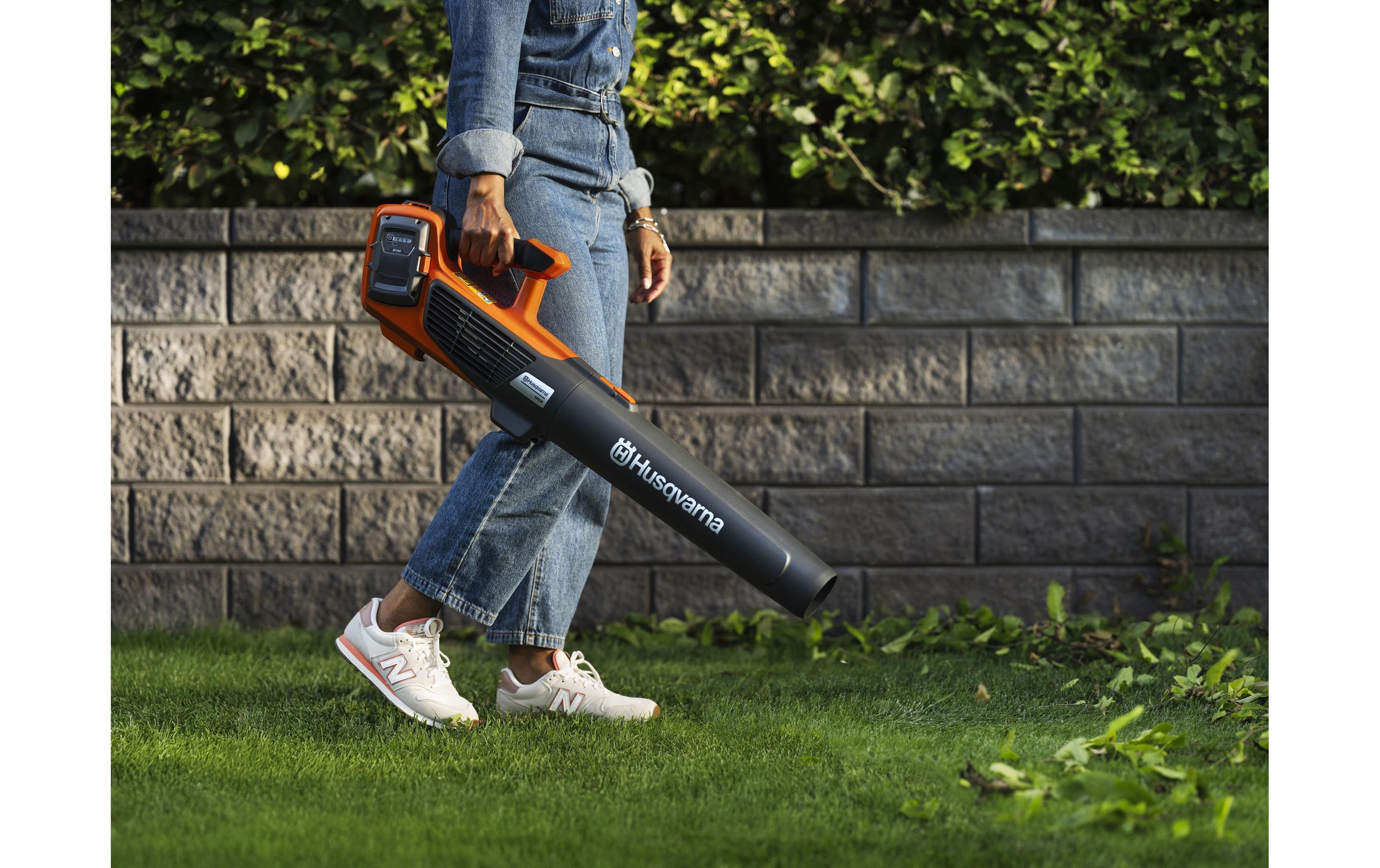 Husqvarna Akku-Laubbläser »122iB mit Akku und Ladegerät«