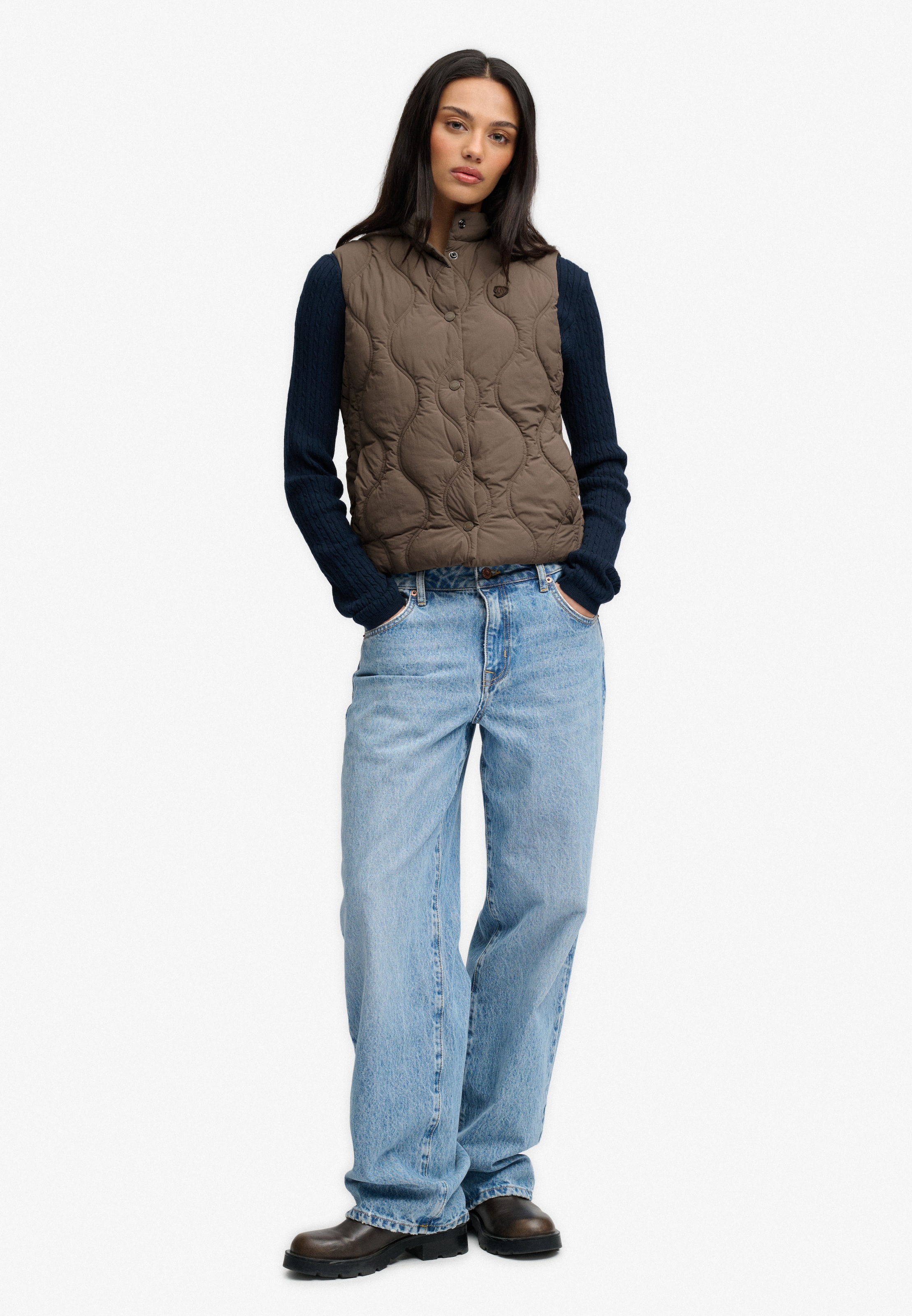 Superdry Gilet matelassé »ONION QUILT CRINKLE SNAP GILET« En nylon, coupe slim, avec fermeture éclair, longueur normale