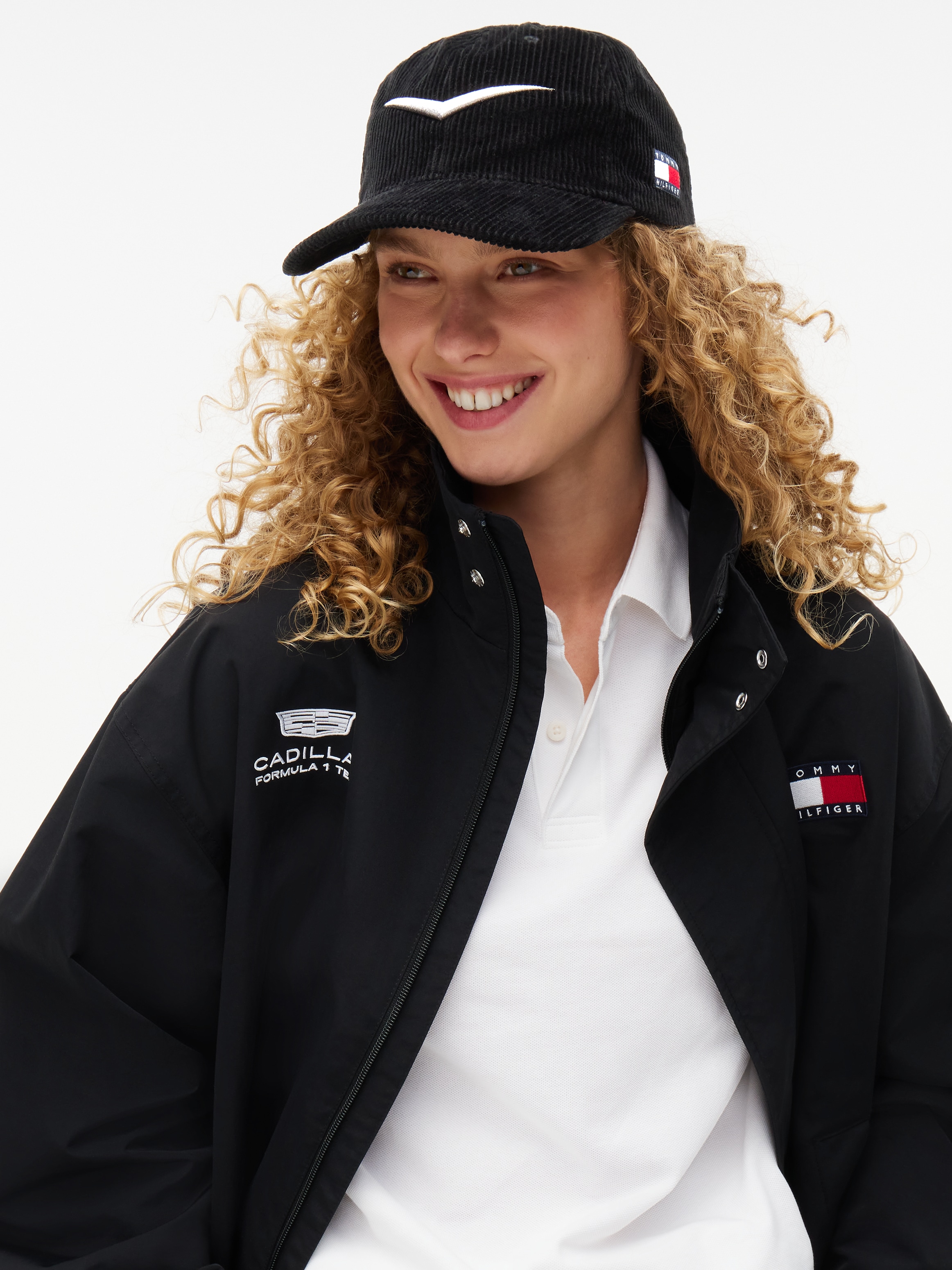 Tommy Hilfiger Casquette de baseball »TH x Cadillac Formula 1® Team CHEVRON« en velours côtelé de coton, unisexe