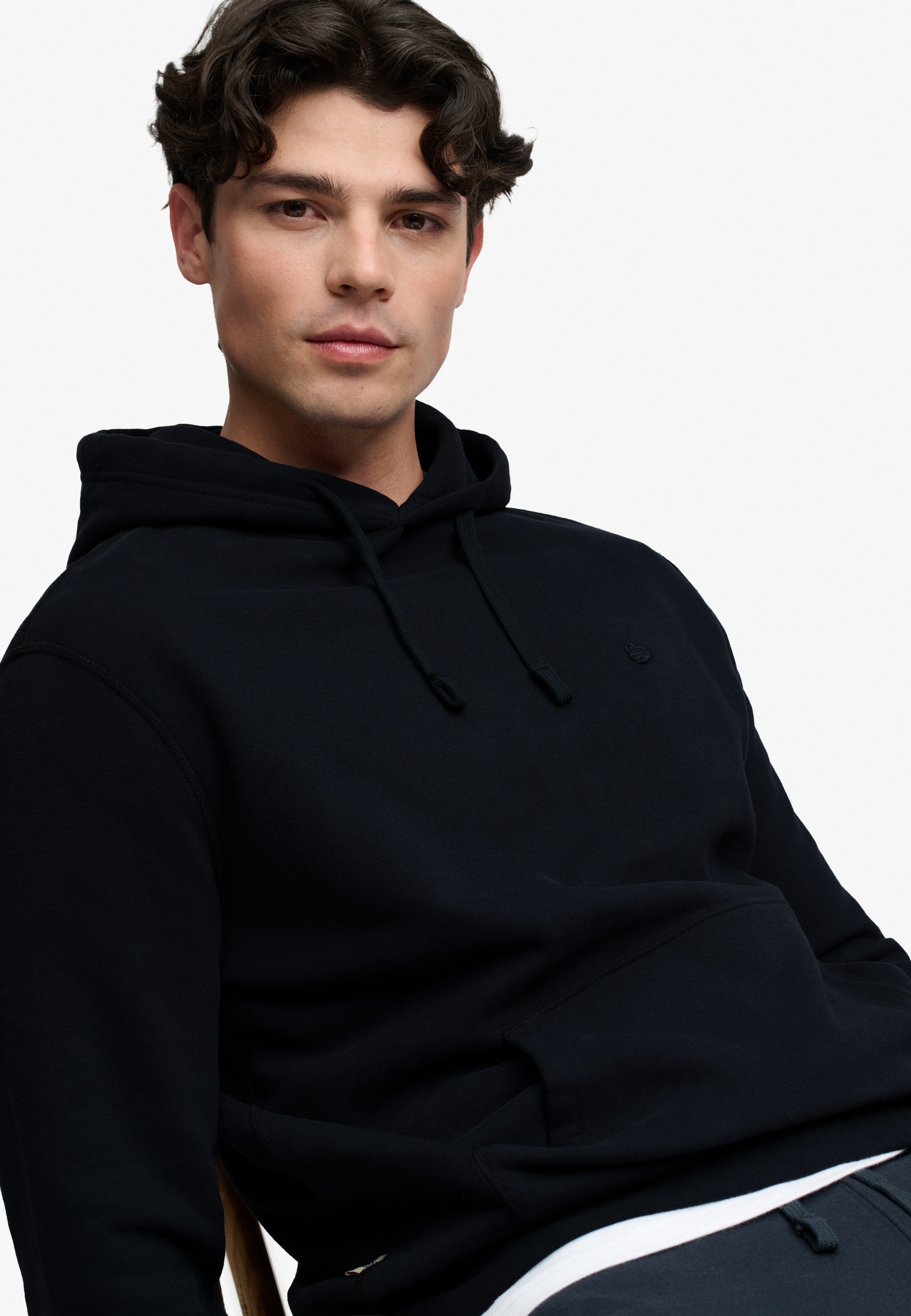 Superdry Sweat à capuche »ESSENTIAL SDCO LOGO HOOD«, mélange coton, coupe régulière
