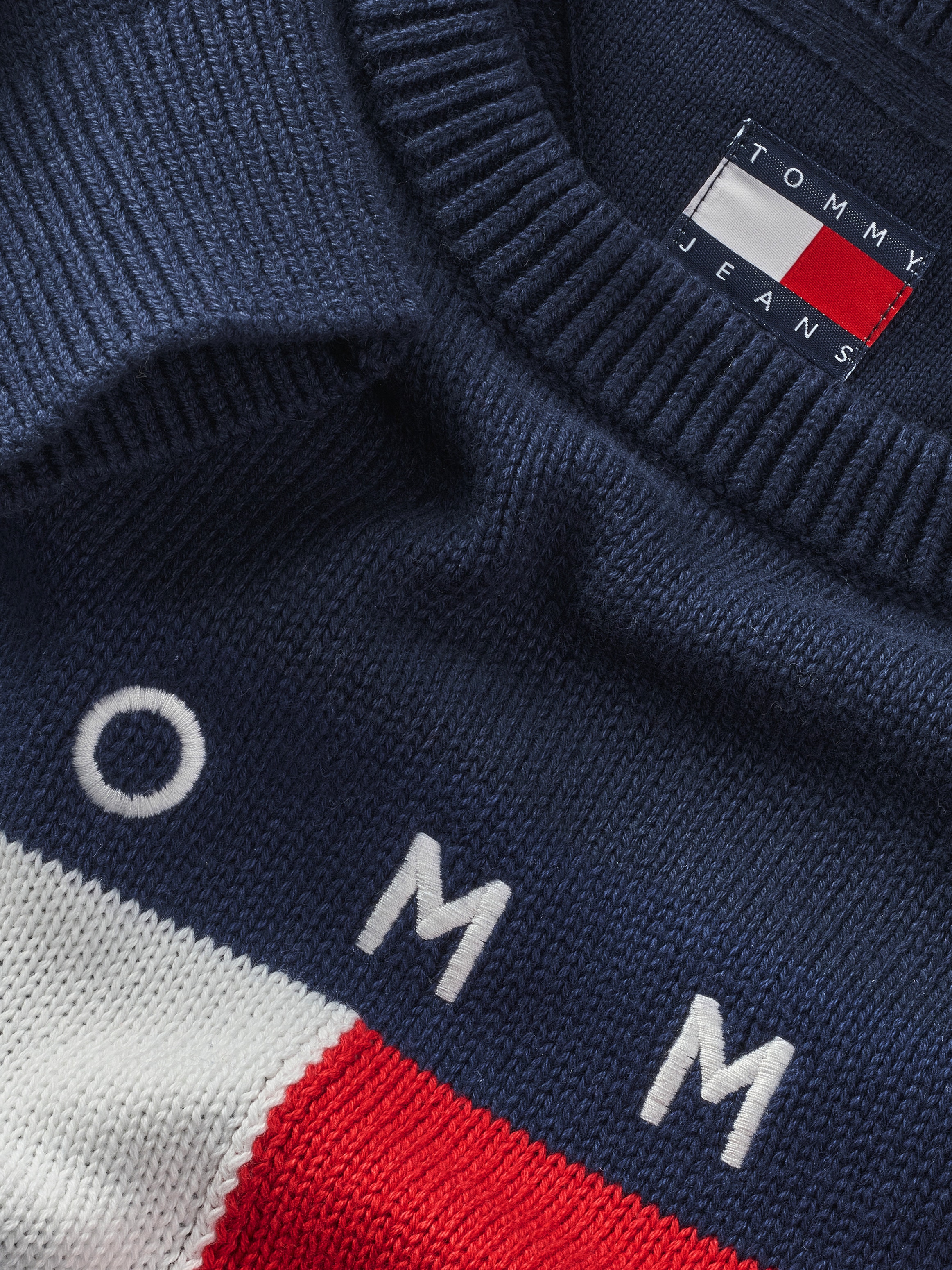 Tommy Jeans Curve Strickpullover »TJW CENTER FLAG SWEATER EXT«, in Grossen Grössen, Logo-Flag