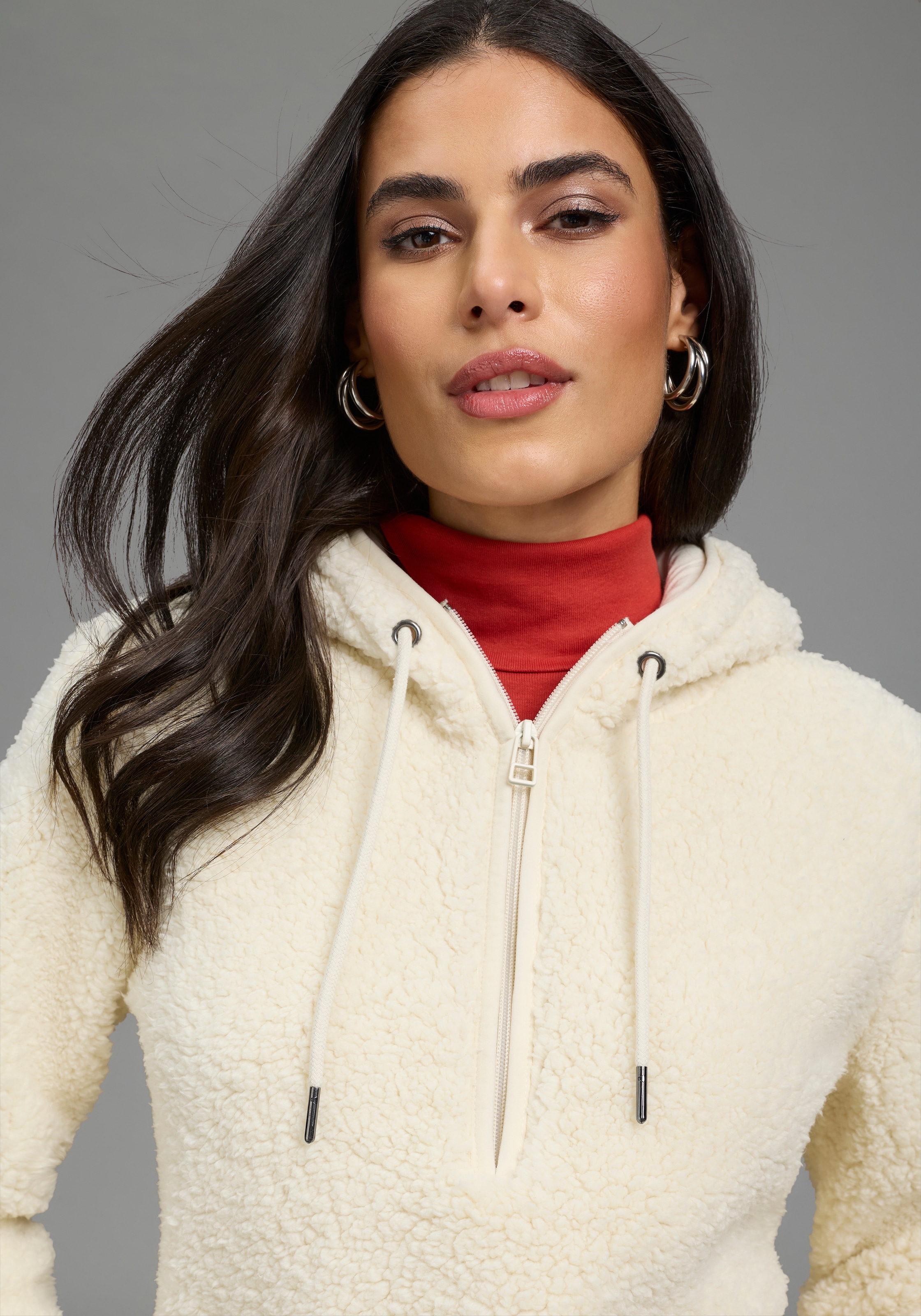 Laura Scott Fleecepullover, 1 aus kuscheligem Teddyfleece mit Kapuze und Reissverschluss
