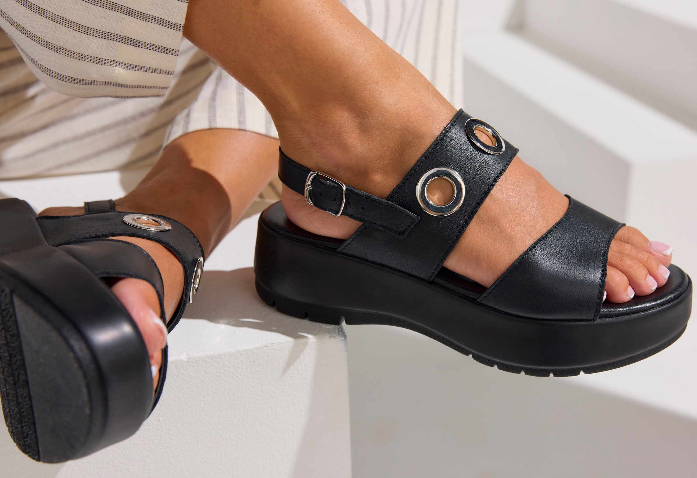 French Connection Sandales »Sandale, Ledersandale, offener Schuh, Sommerschuhe, Ledersandalette«  NEU aus Leder mit modisch bequemer Plateausohle
