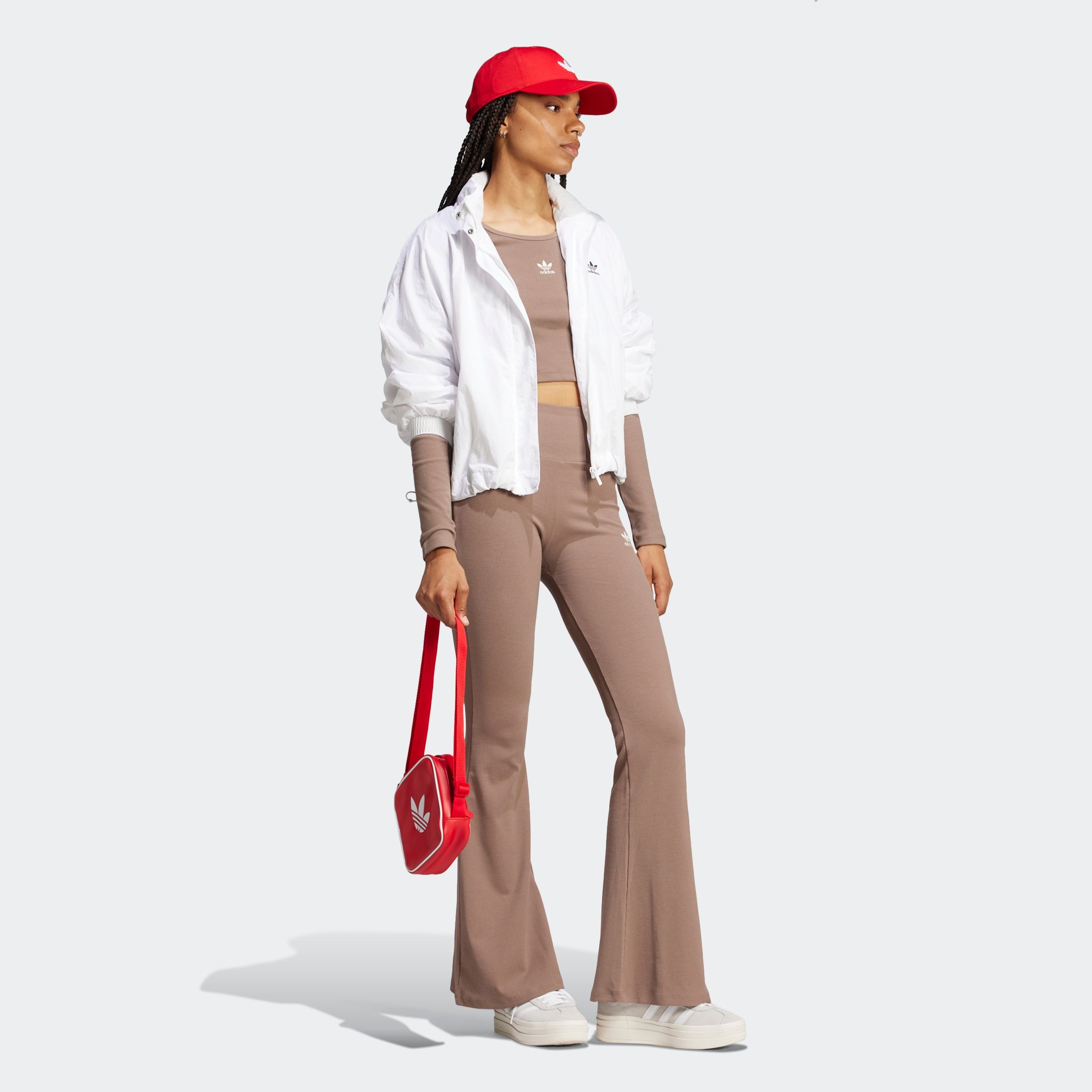 adidas Originals Leggings »ESS FL LEGGINGS«, (1 tlg.), stylishe Leggings mit ausgestelltem Beim und Ripp Optik