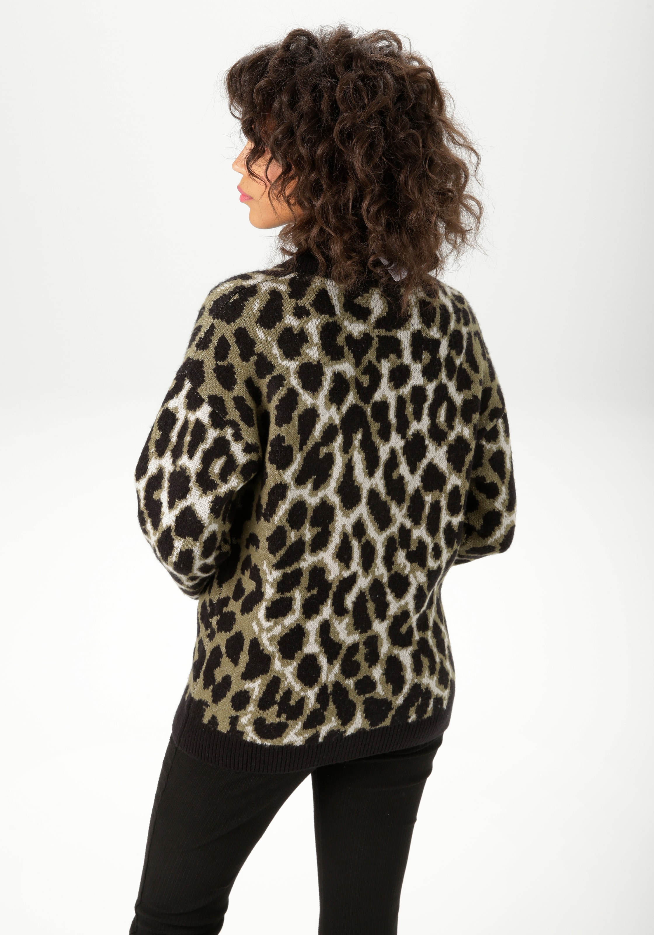 Aniston CASUAL Strickjacke im trendfarbigen Leo-Muster