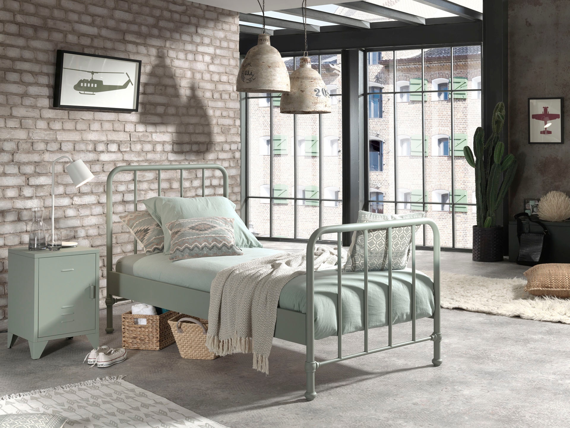 Vipack Jugendbett »Bronxx, Einzelbett 90/200, sehr stabil, romantische Optik« B/H/T ca. 96,5x110x206cm, inkl. Lattenrost, Bodenfreiheit,  Oberfläche pulverbeschichtet, verschiedene Farben zur Wahl