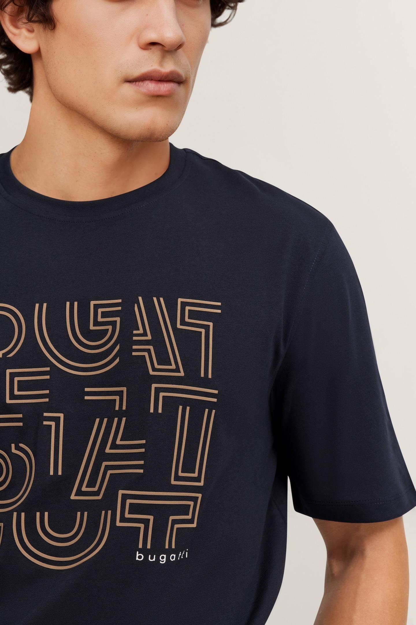 bugatti T-shirt »Modern Fit« mit Logo-Print und Rundhals aus Baumwolle