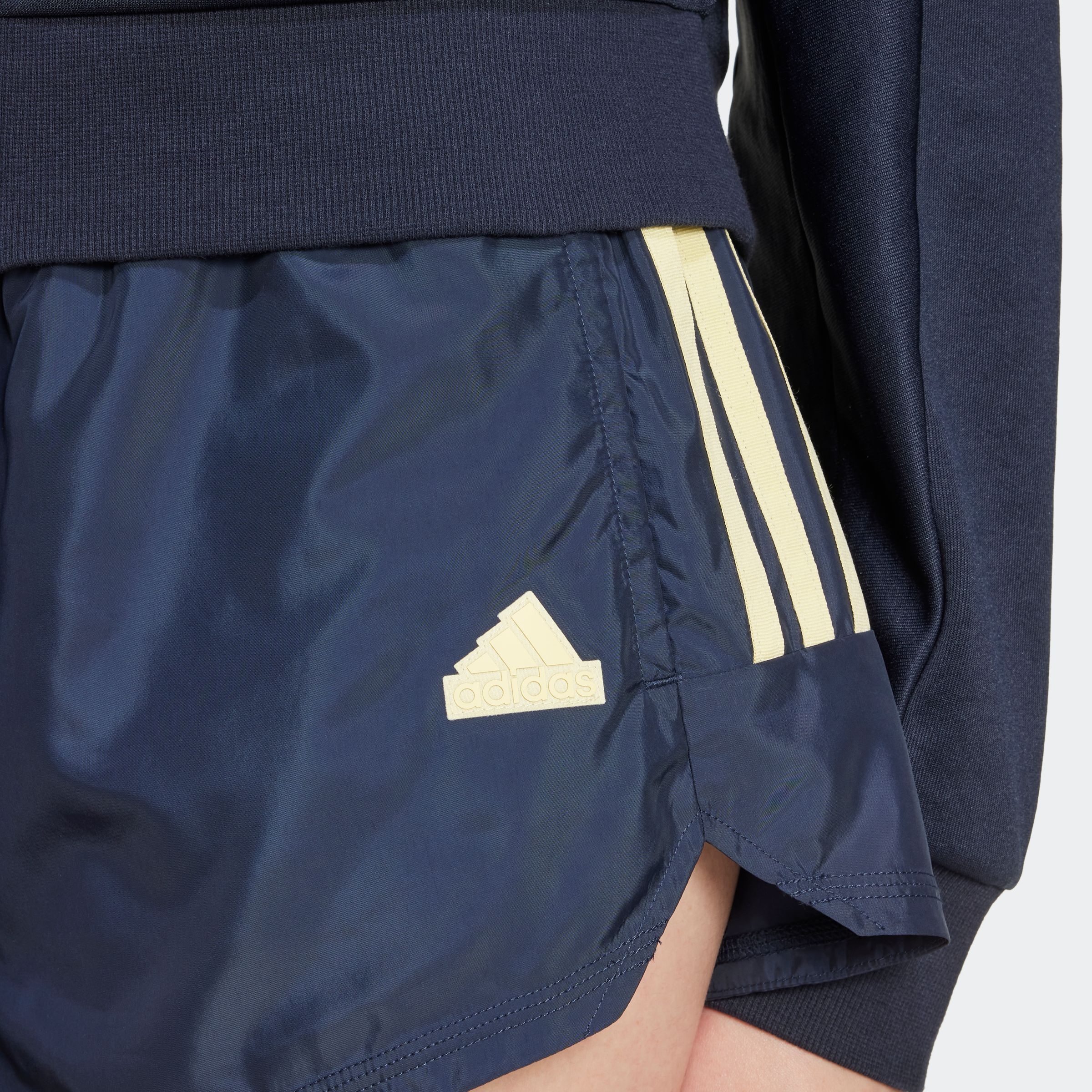 adidas Sportswear Shorts »W TIRO Q3 WV SH«, (1 tlg.)