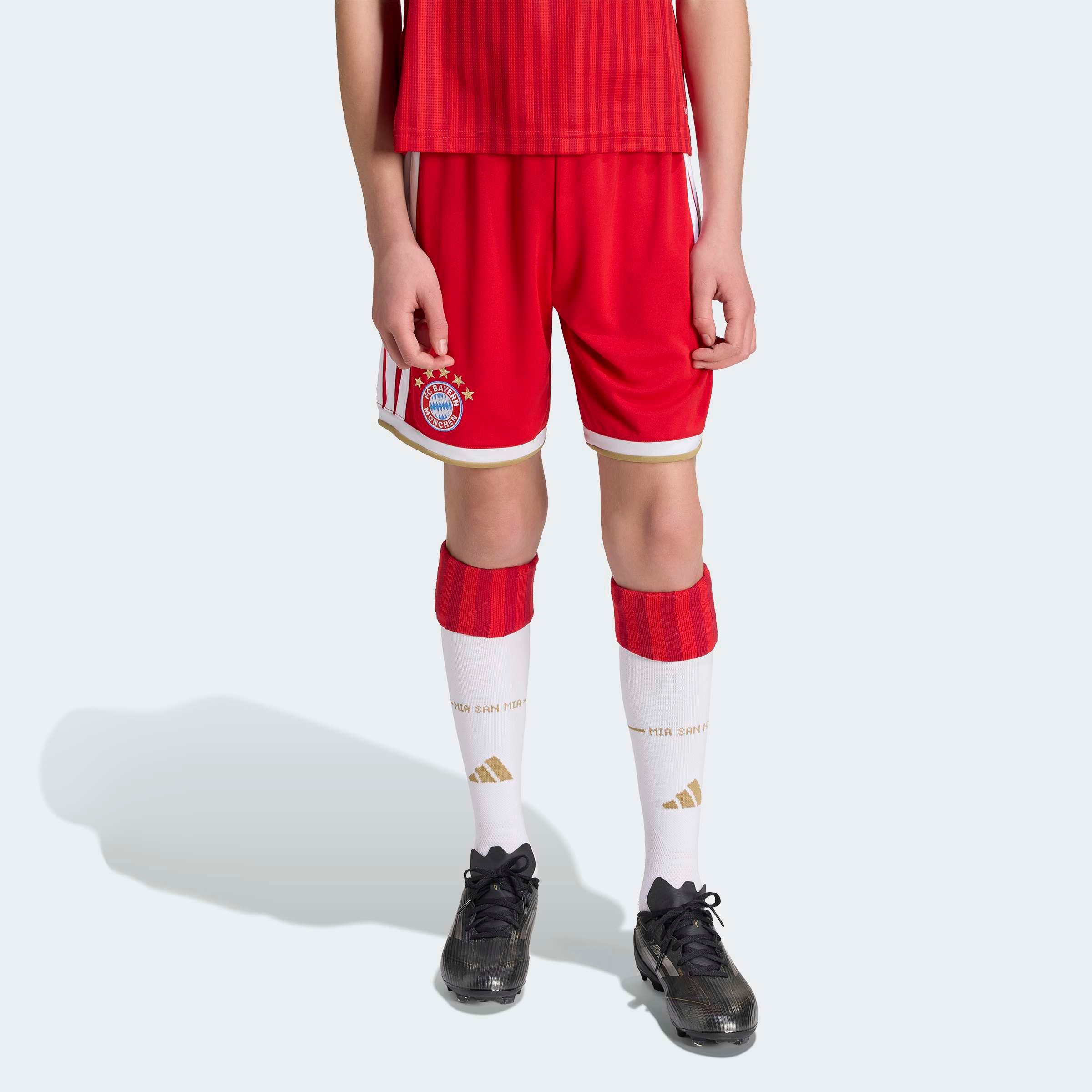 Image of adidas Performance Trainingsshorts "FC BAYERN MÜNCHEN 26/27 KIDS" reguläre Passform, für Fussball, mit Vereinslogo