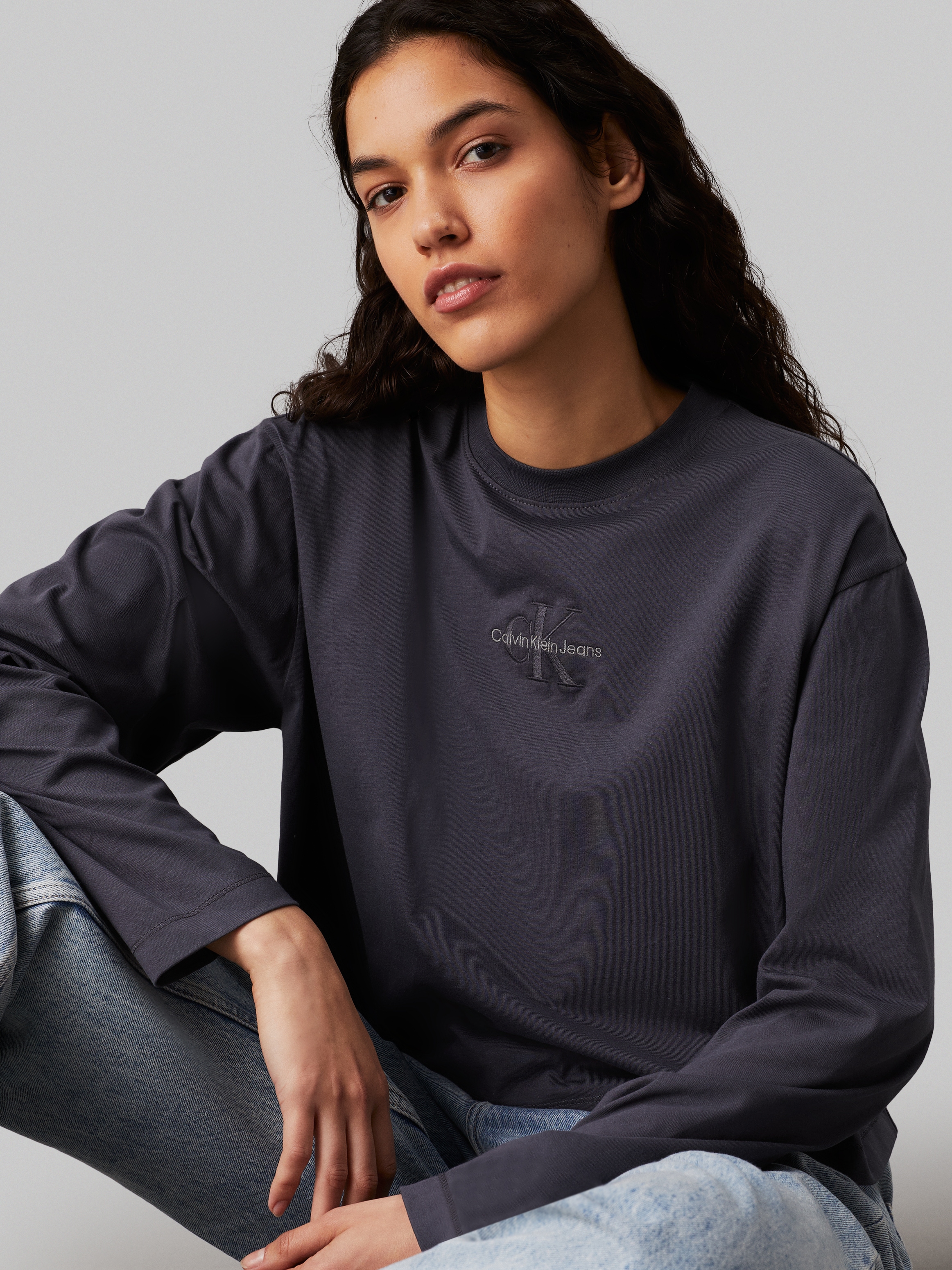 Calvin Klein Jeans Langarmshirt »MONOLOGO LOOSE LS TEE«, mit Logostickerei