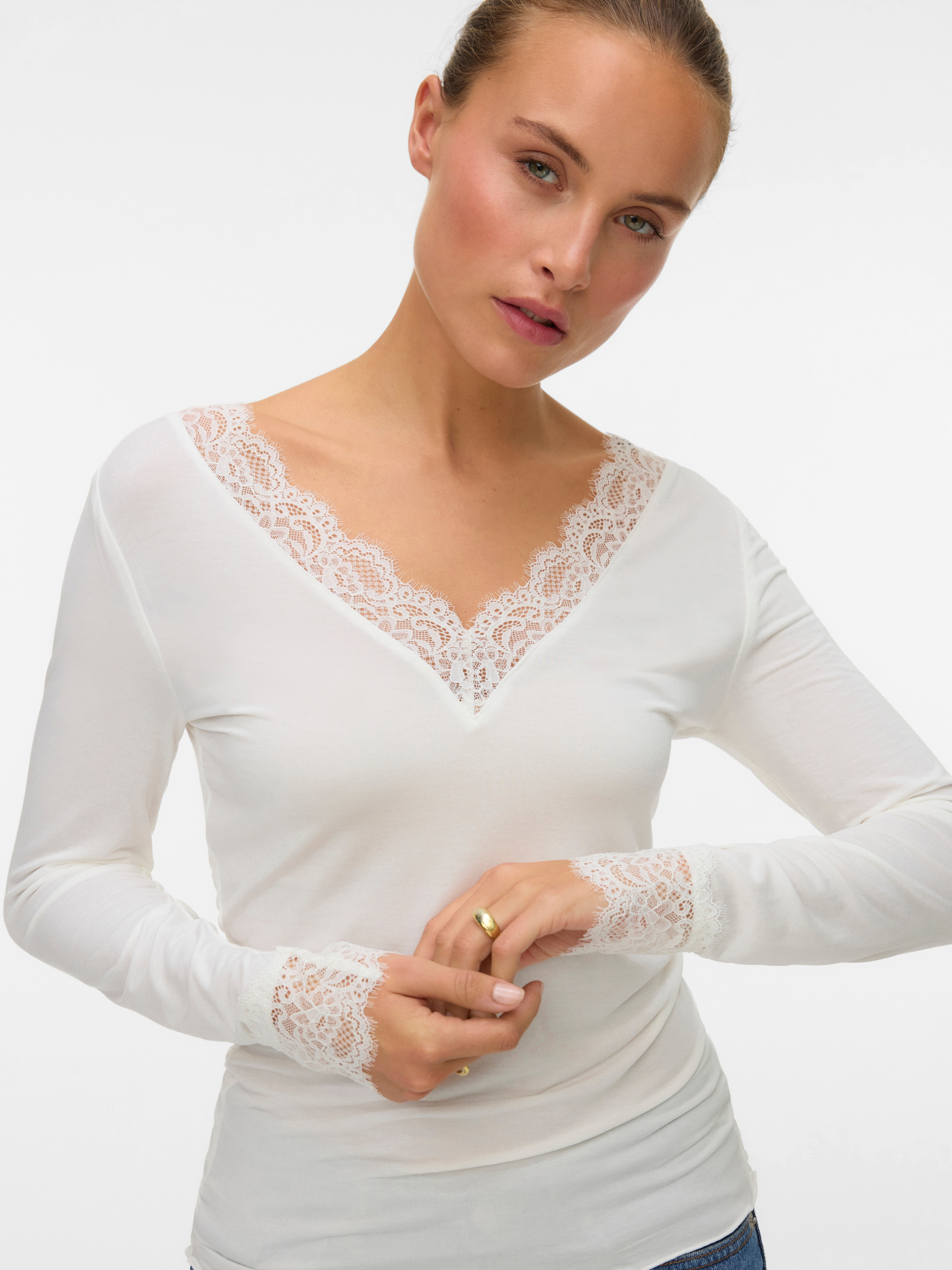 Image of Vero Moda Langarmshirt "VMSKYE LS V-NECK LACE TOP JRS NOOS"