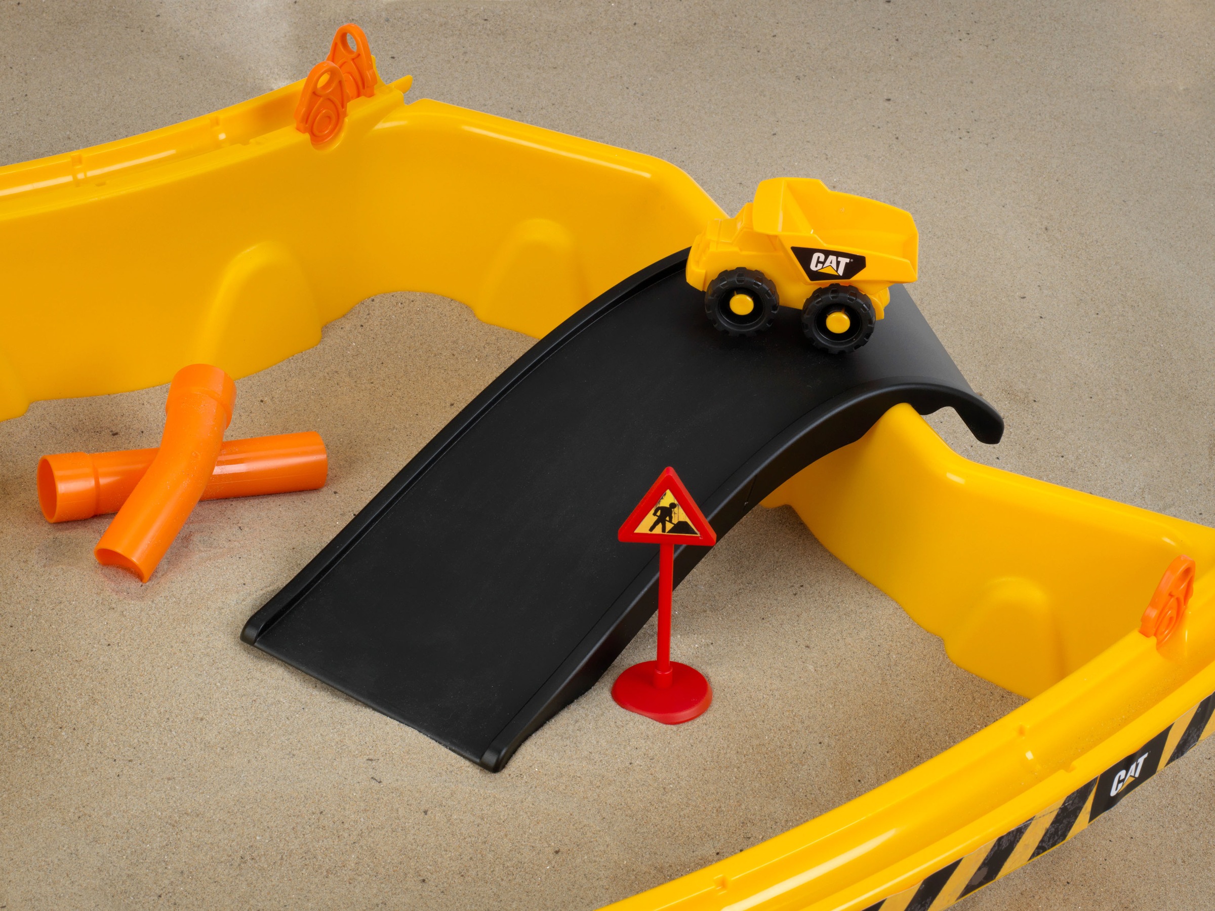 Klein Spielzeug-Radlader »Caterpilar CAT Sandbaustelle Mega«, (Set, 28 tlg.), mit 3 Cat® Fahrzeugen; Made in Germany