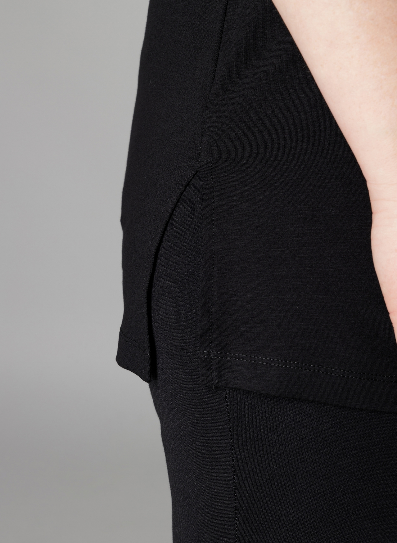 Base Level Curvy Trägertop, Hüftbedeckender Schnitt mit Schlitzen am Saum