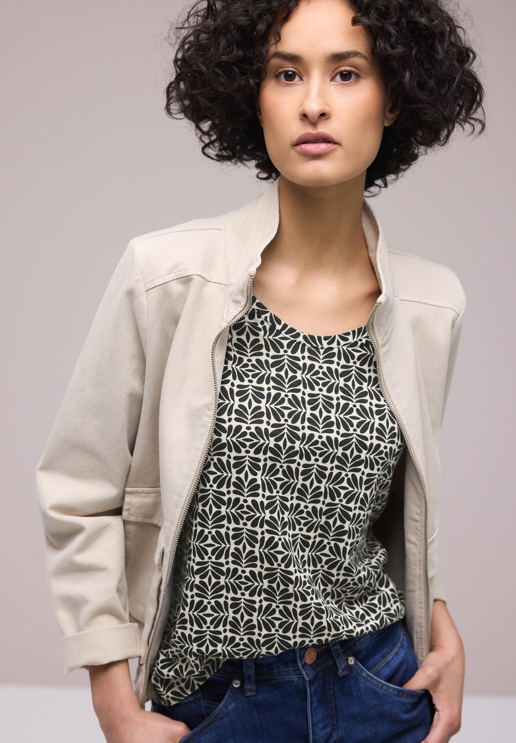 STREET ONE T-shirt à manches courtes »Style Gerda« fein gemustert, mit gerundetem V-Neck