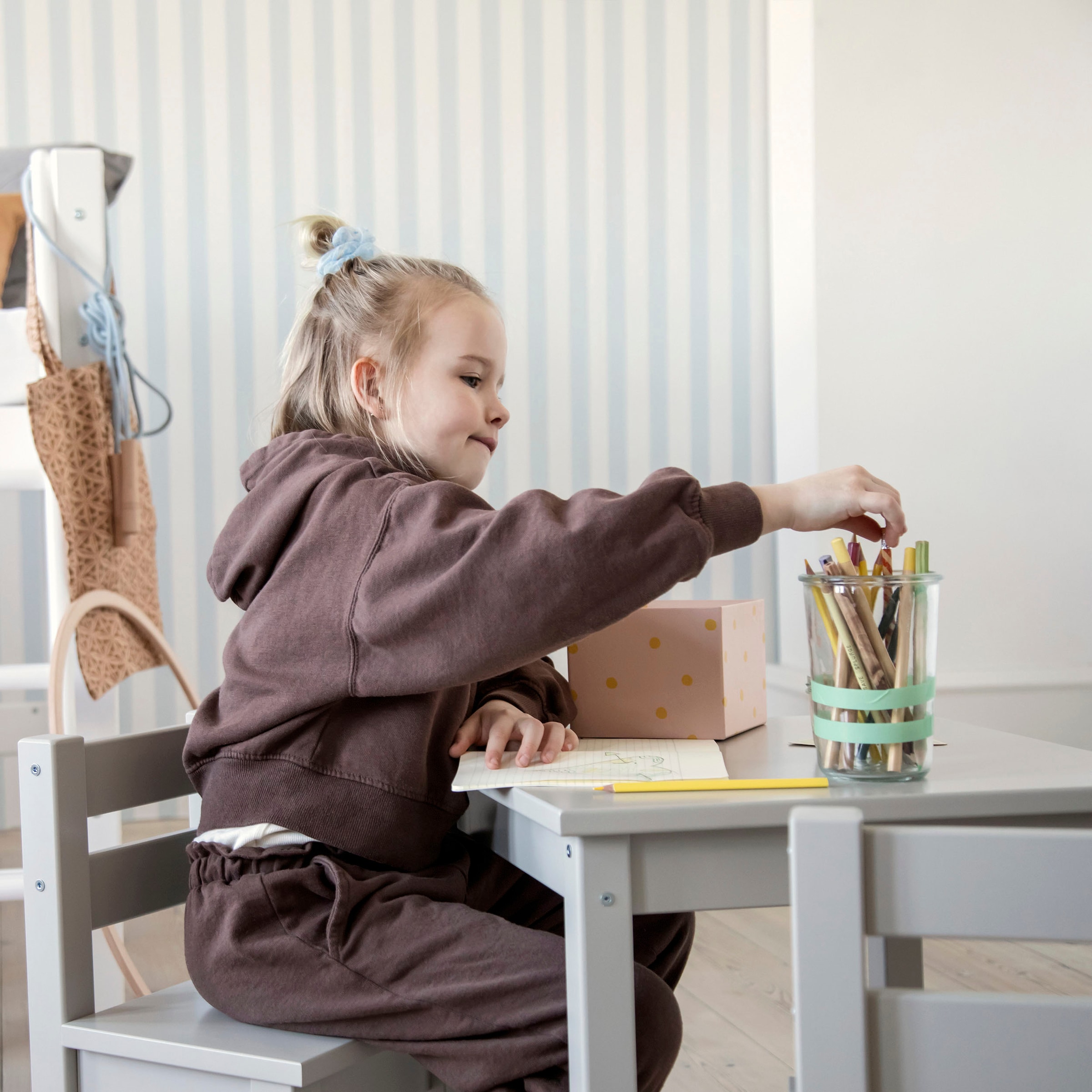 Hoppekids Kindersitzgruppe »MADS Kindersitzgruppe«, (Set, 3 tlg., 1 Tisch, 2 Stühle), in vielen Farben, mit zwei Stühlen