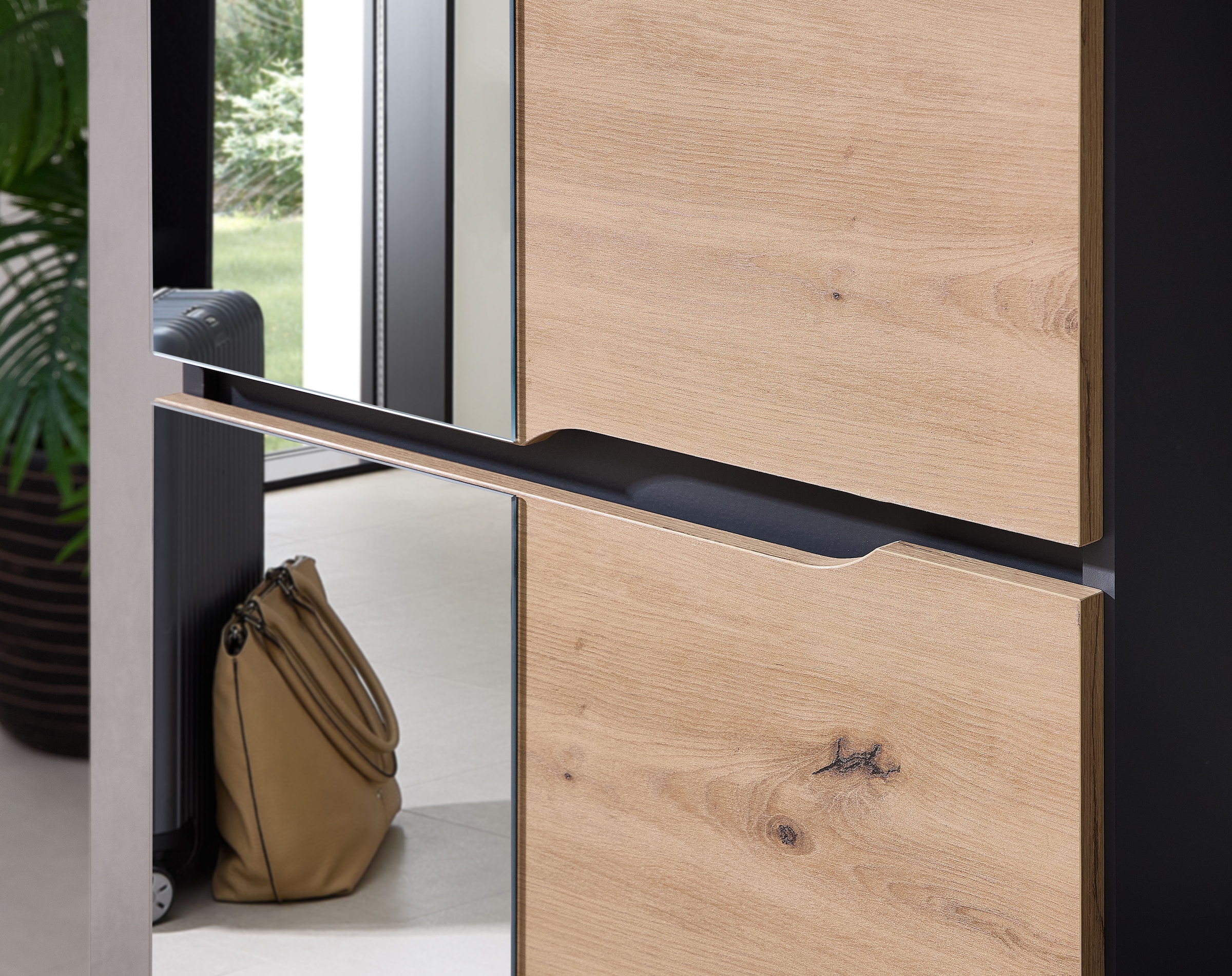 GOODproduct Garderobenschrank »Fargo Garderobenschrank, 55/192/38 (B/H/T cm)« 1 Stk. tlg. 4 türig, Spiegel, Softclose, Kleiderstange